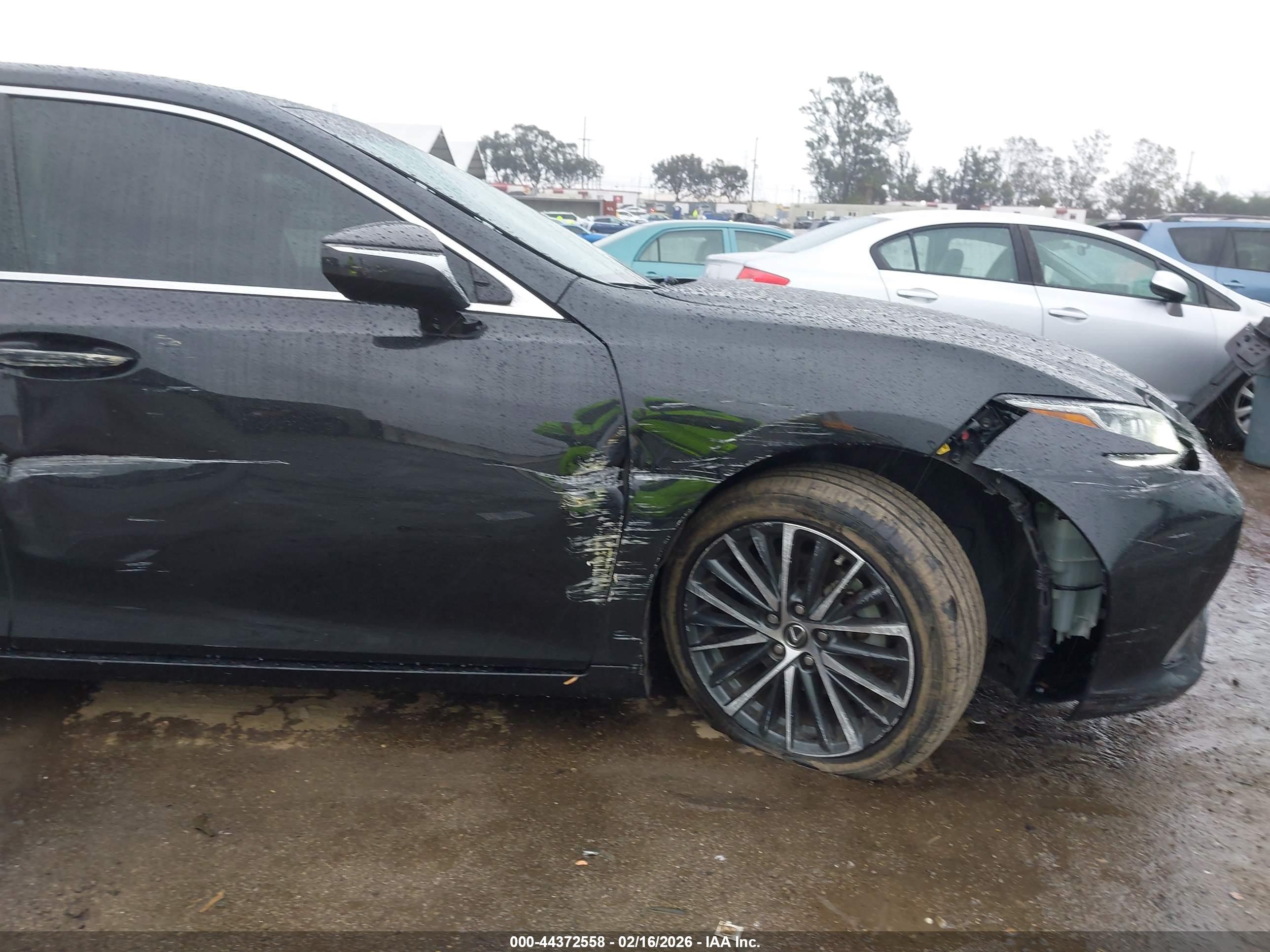 LEXUS ES image 6