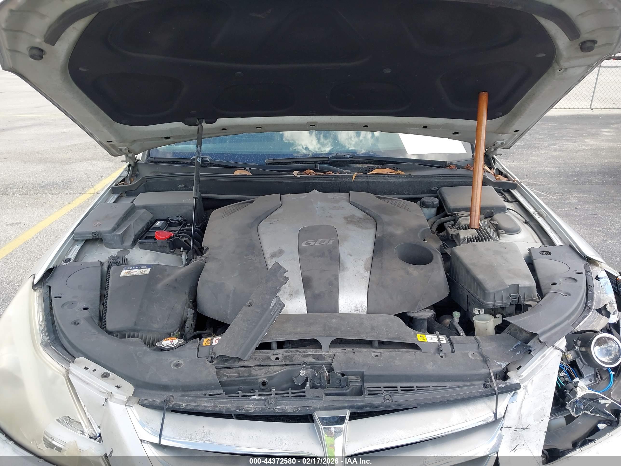 HYUNDAI GENESIS image 10