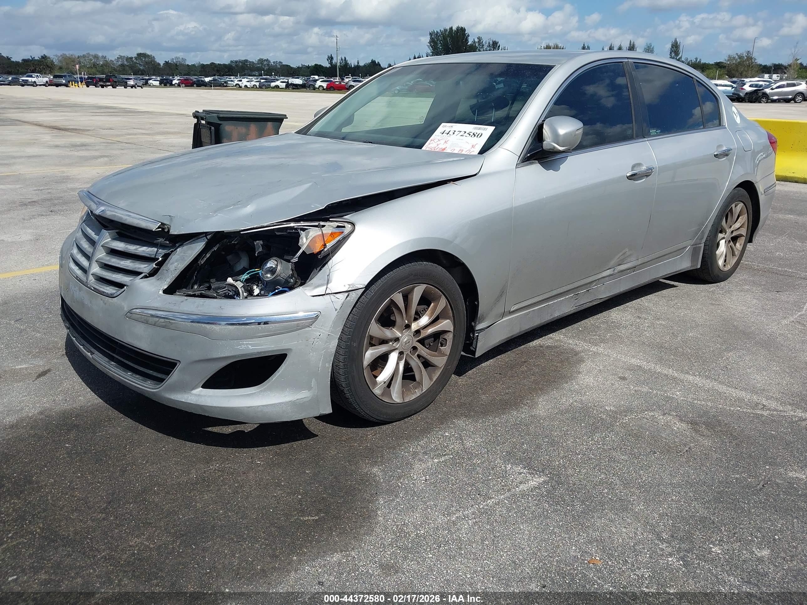 HYUNDAI GENESIS image 6
