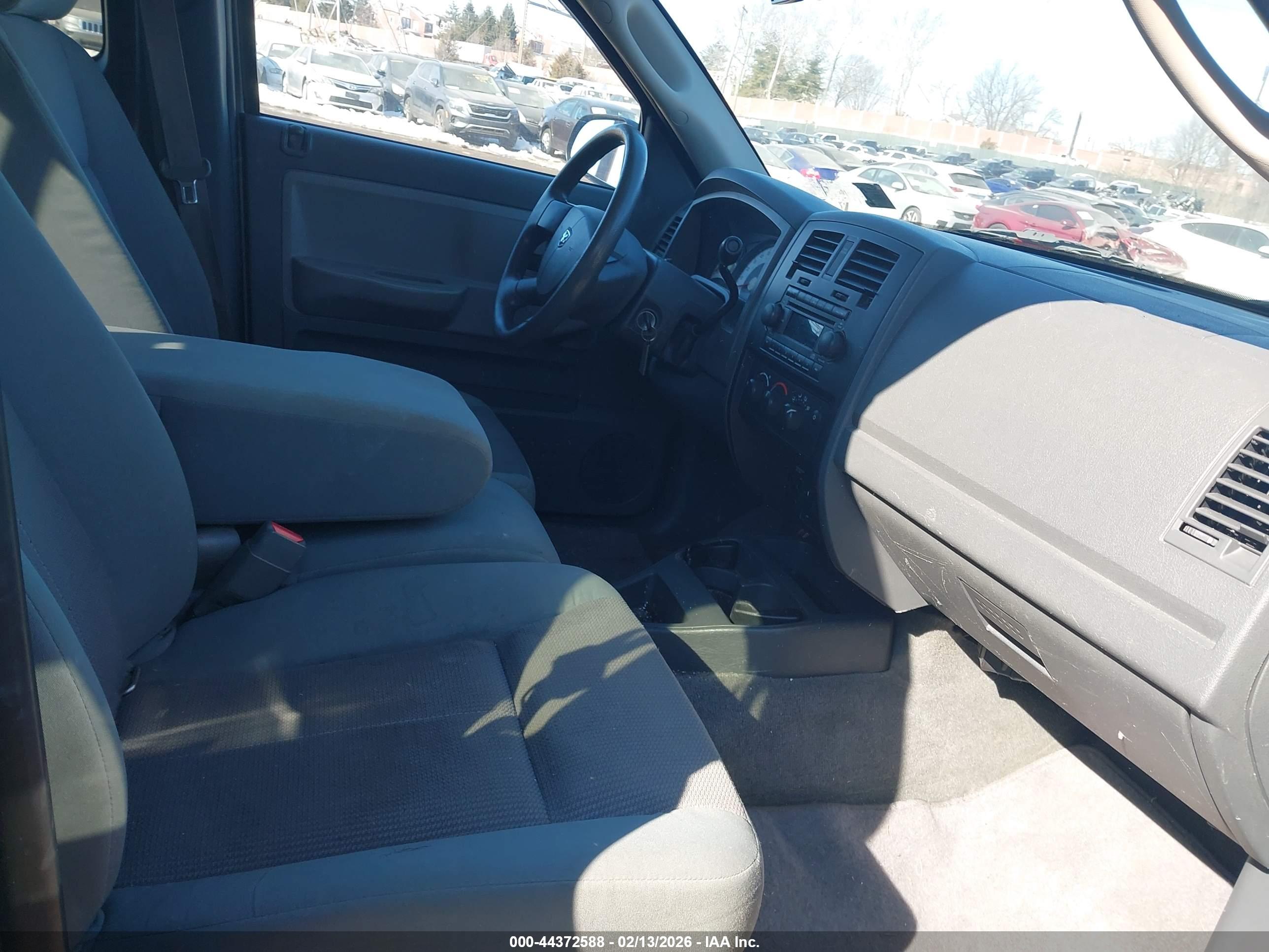 DODGE DAKOTA image 5