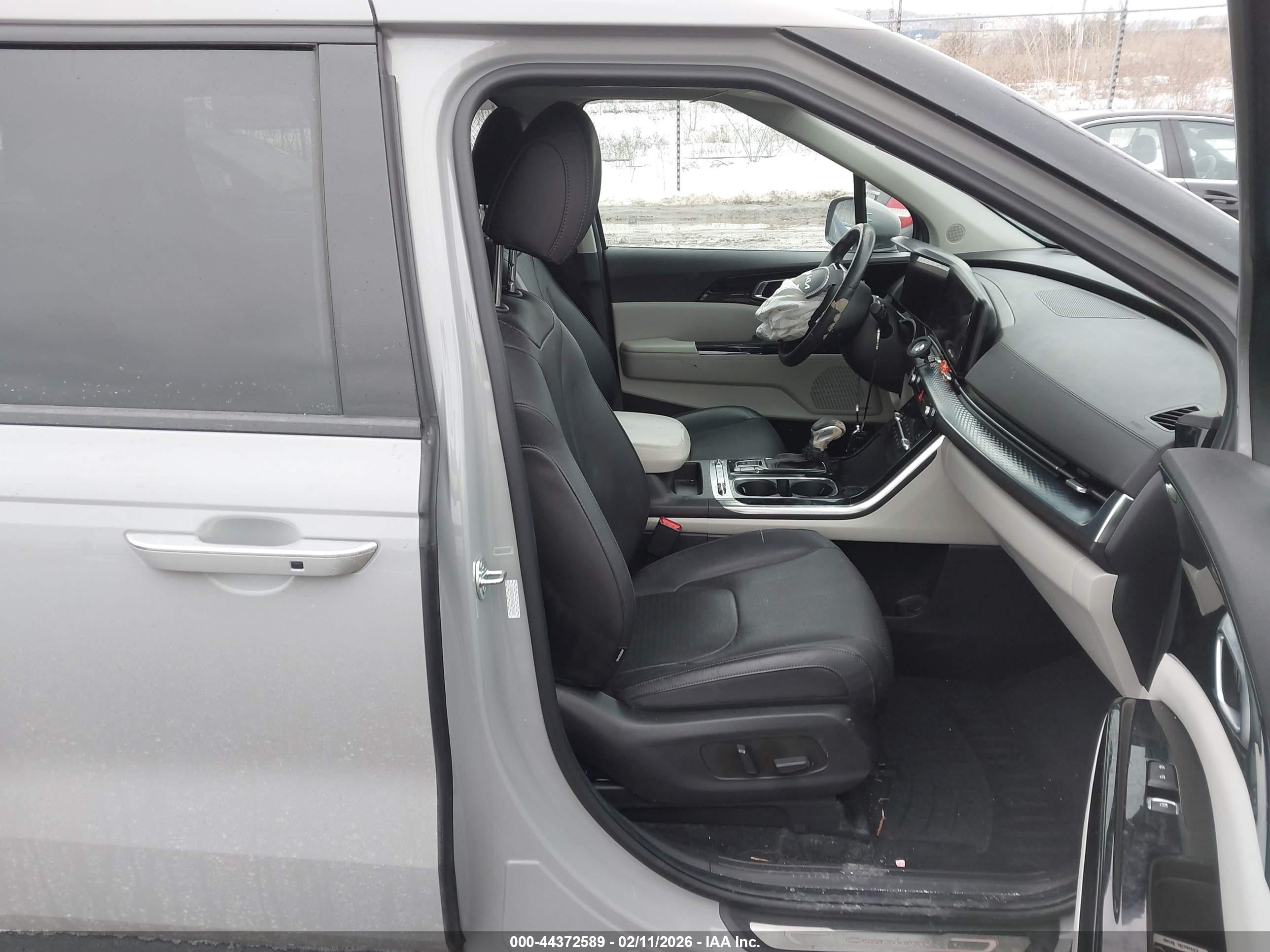 KIA CARNIVAL image 5