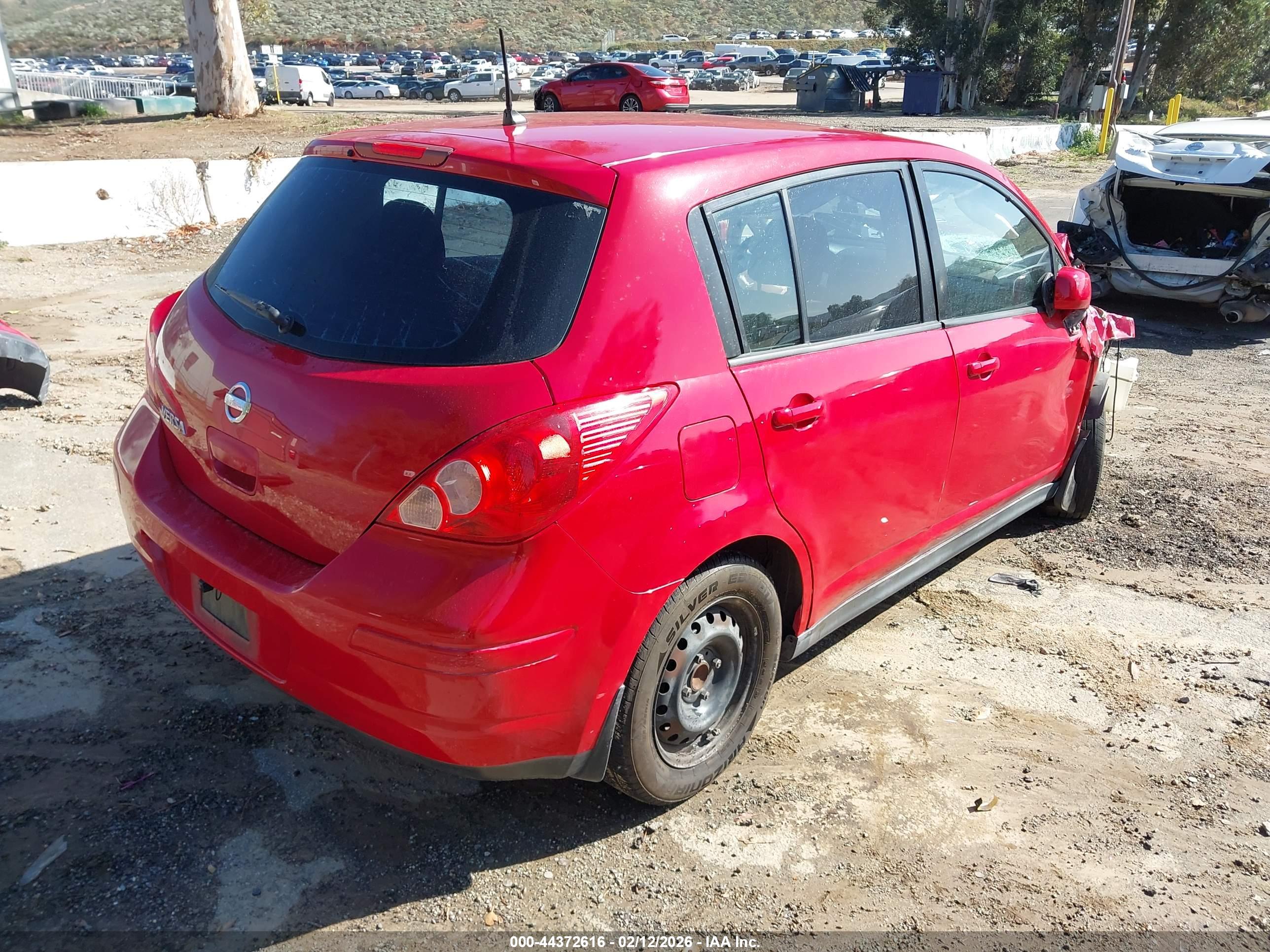 NISSAN VERSA image 4
