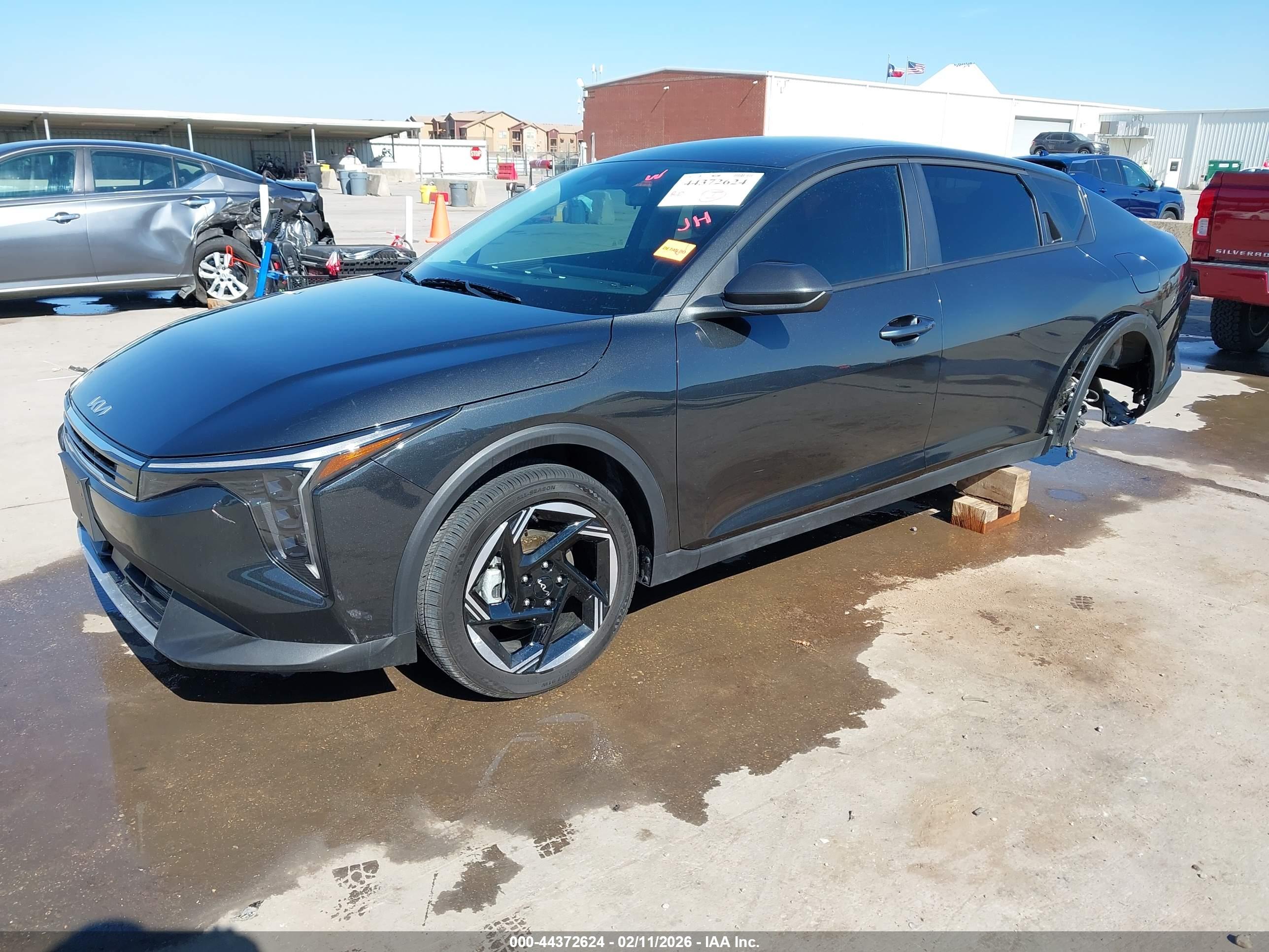 KIA K4 image 2