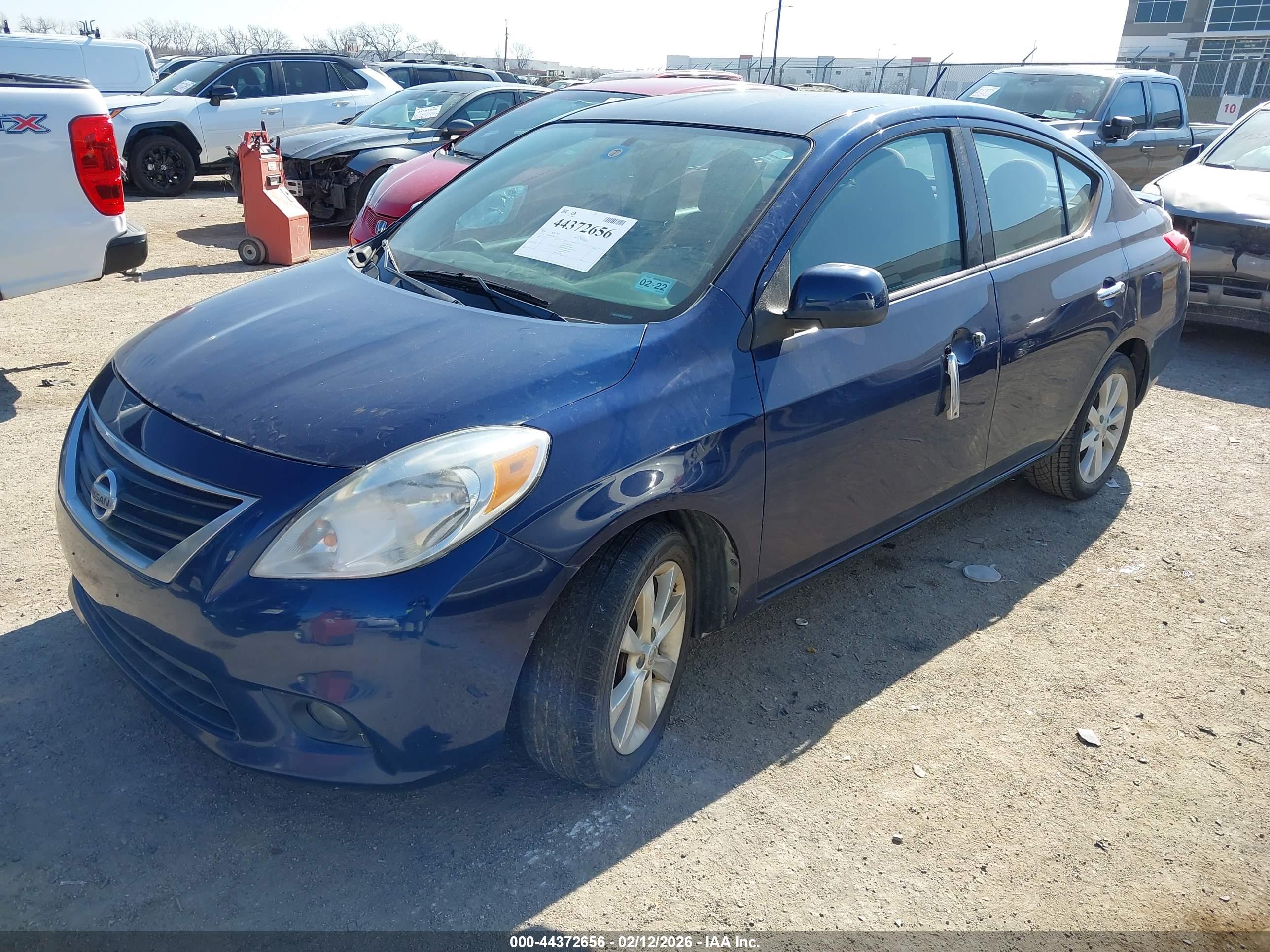 NISSAN VERSA image 2