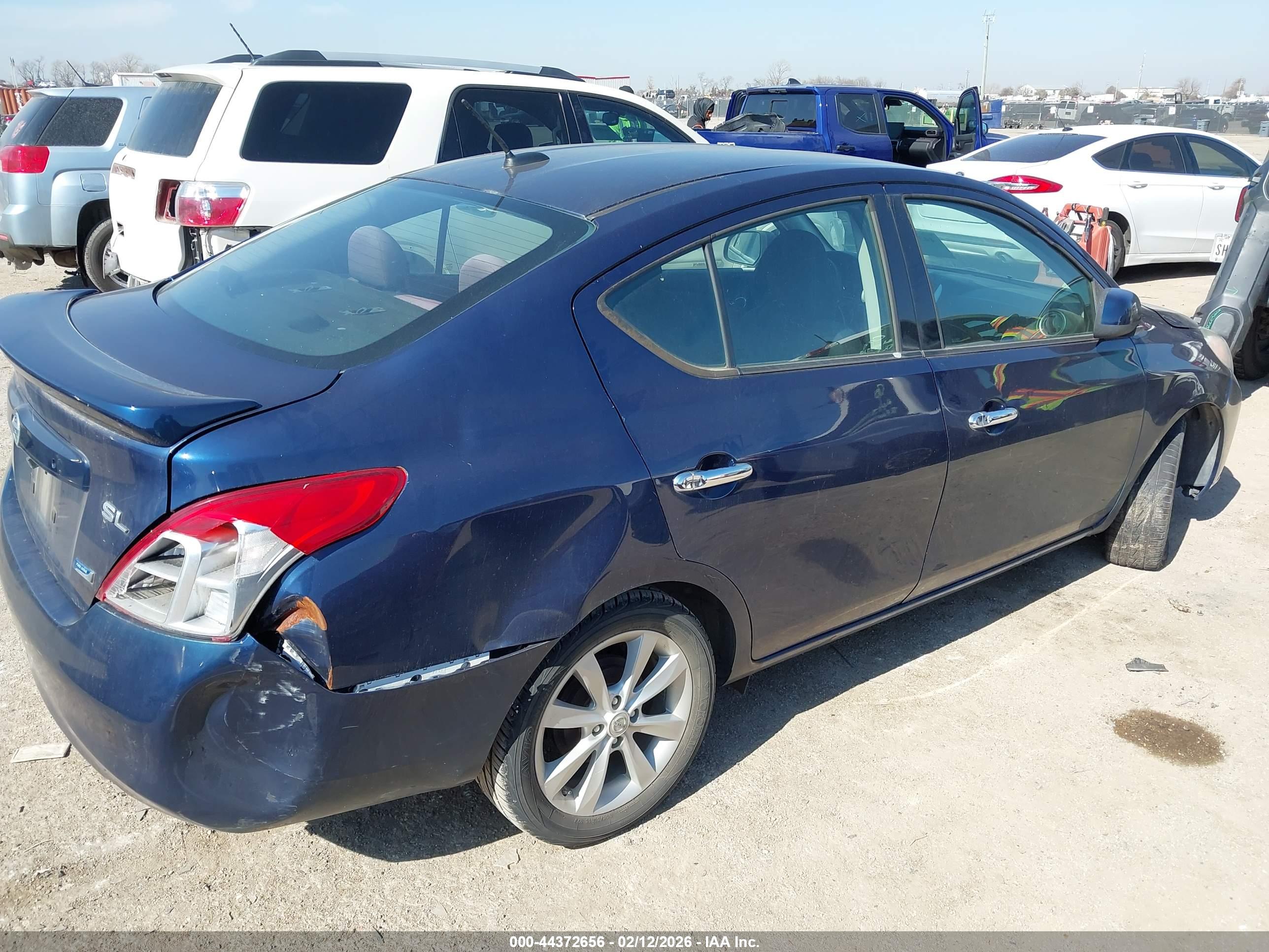 NISSAN VERSA image 4