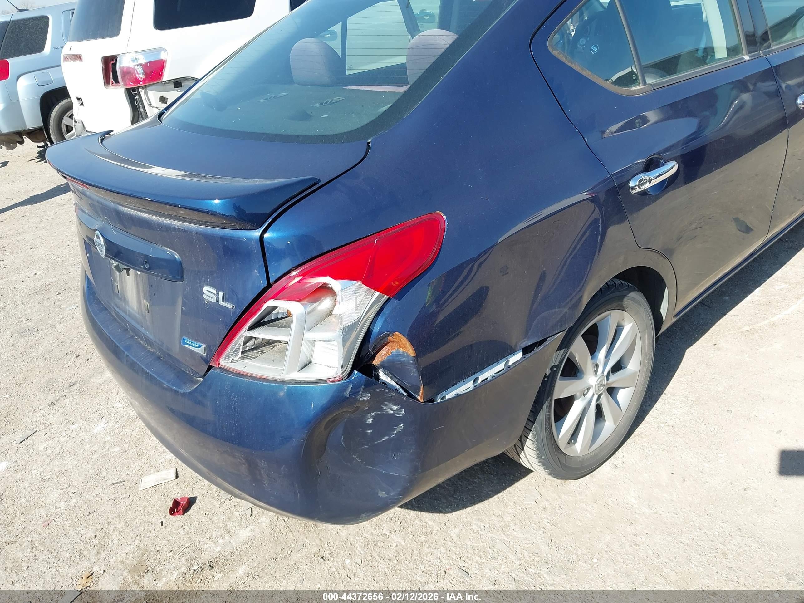 NISSAN VERSA image 6