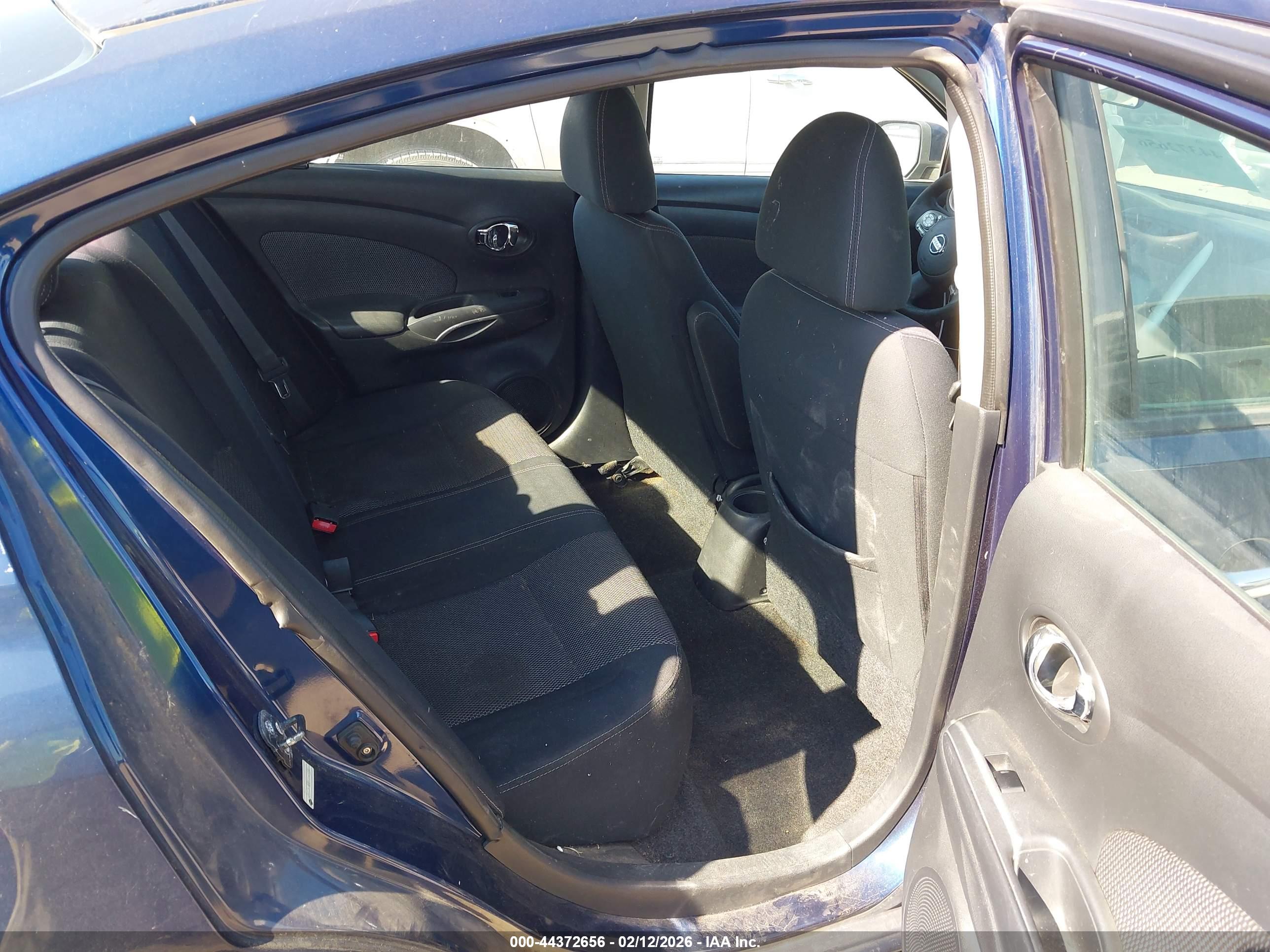 NISSAN VERSA image 8