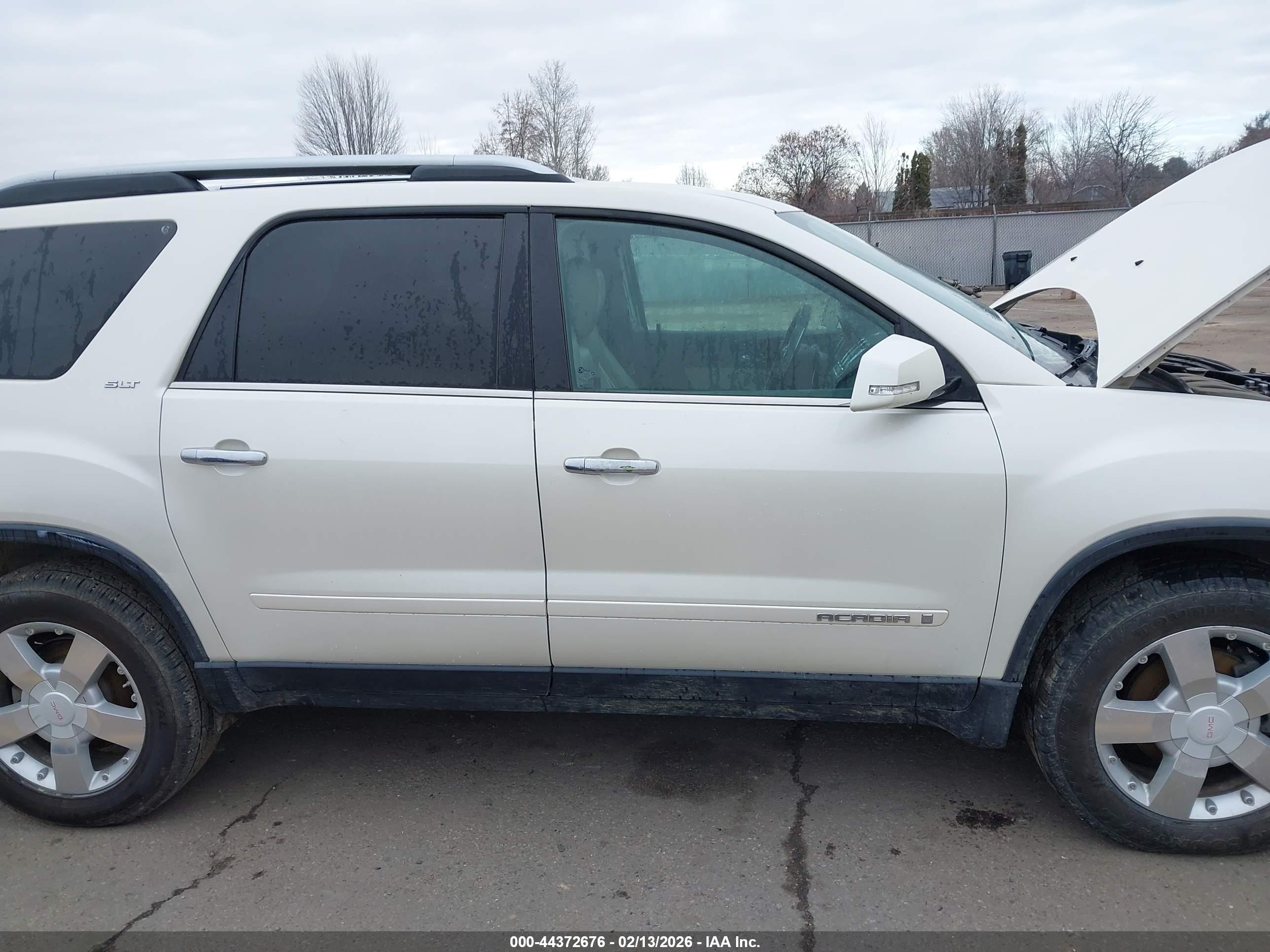 GMC ACADIA image 6