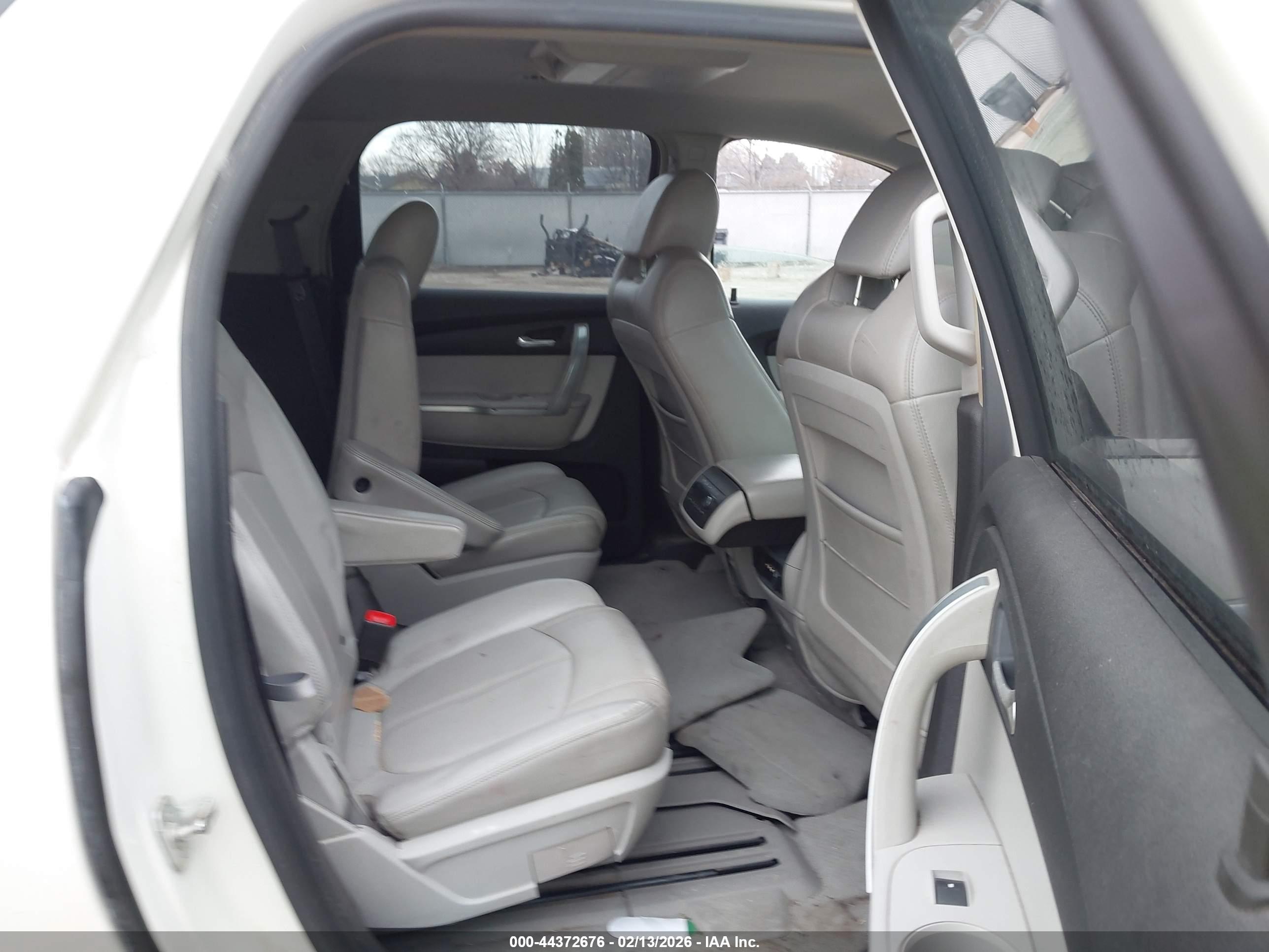 GMC ACADIA image 8