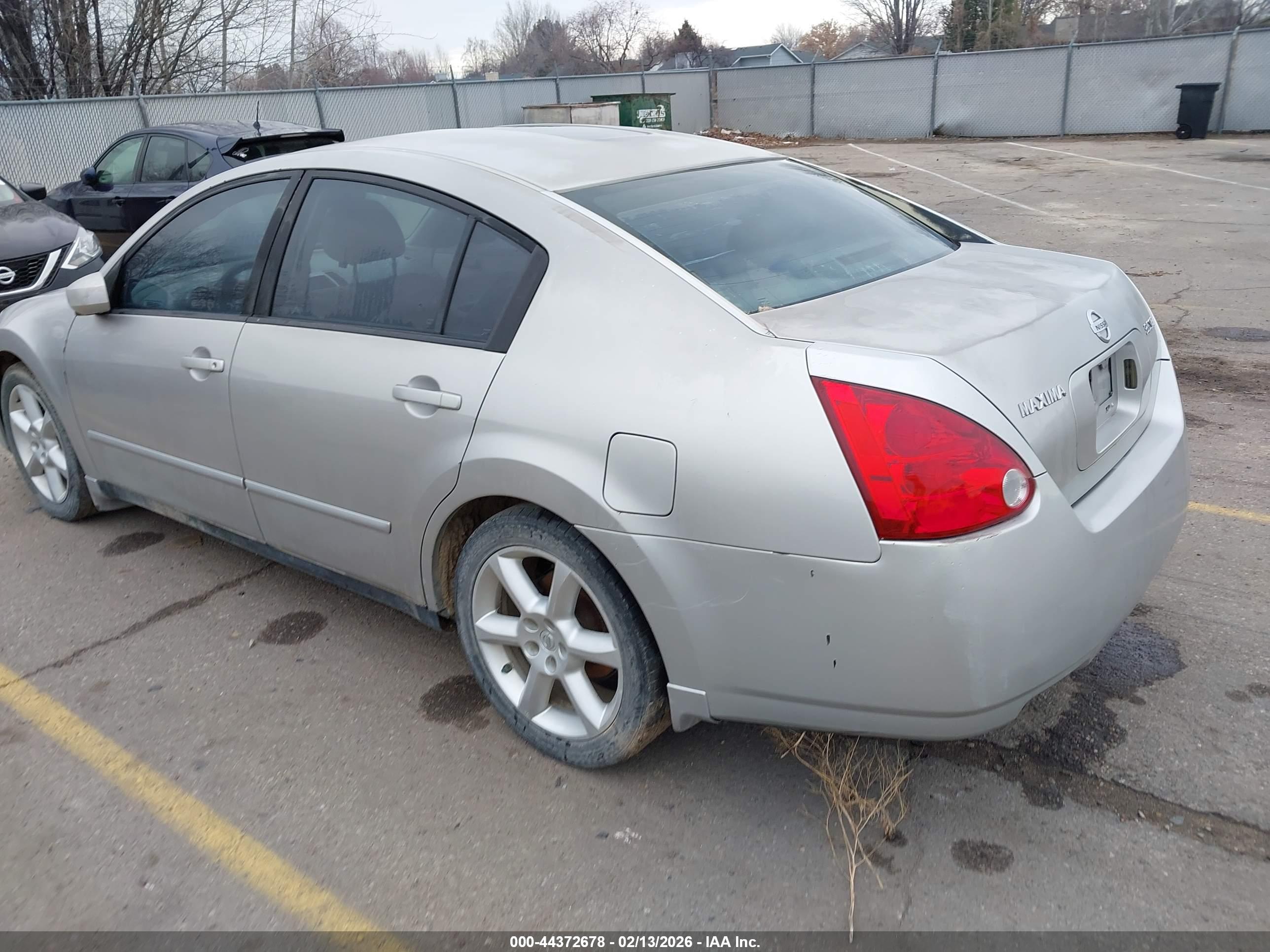 NISSAN MAXIMA image 3