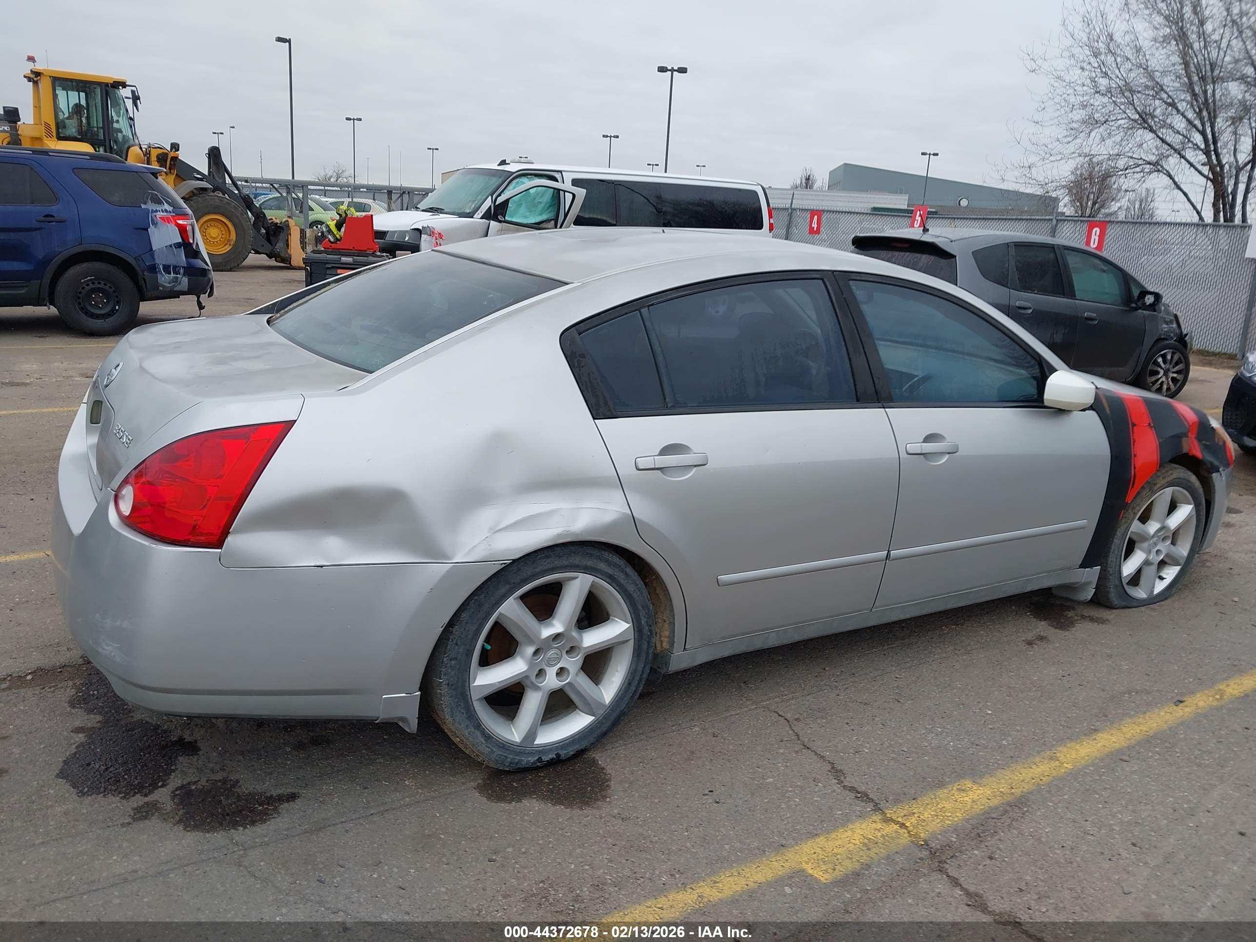 NISSAN MAXIMA image 4