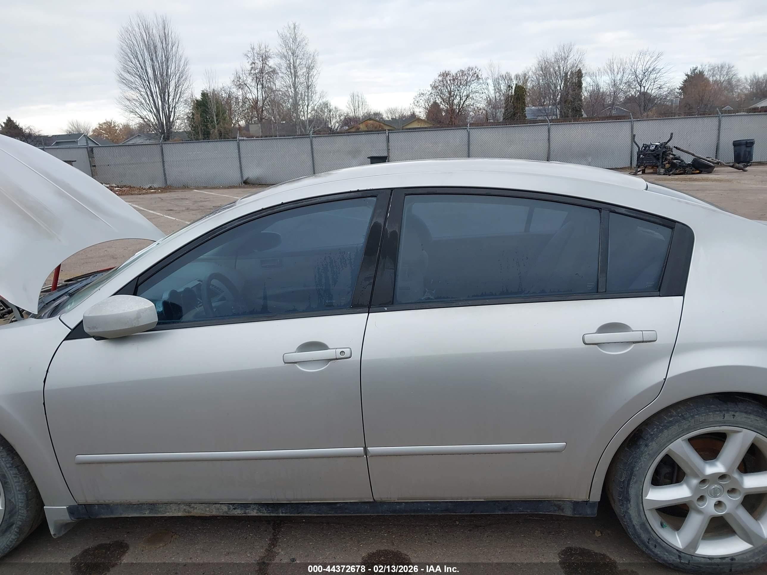 NISSAN MAXIMA image 6