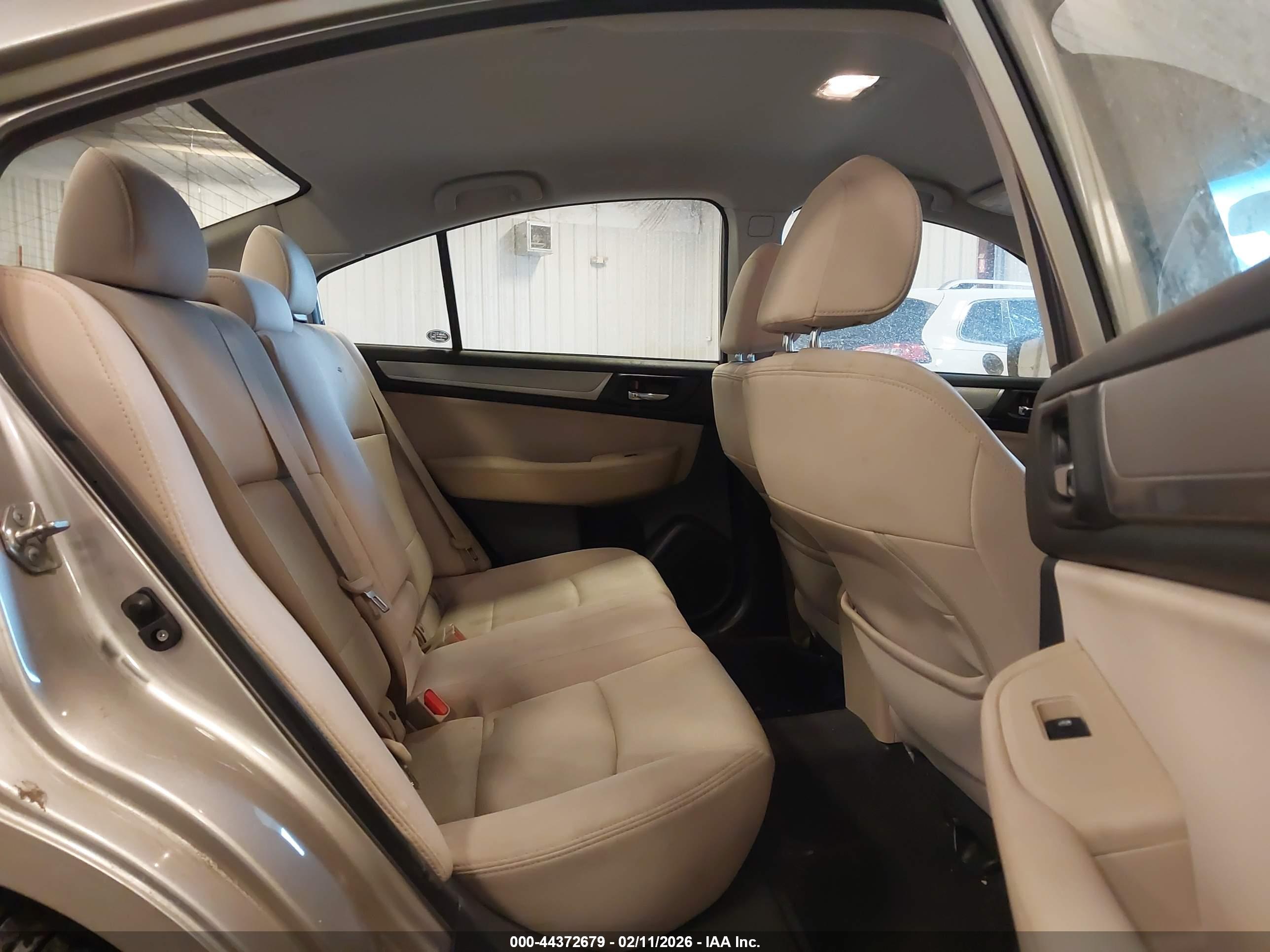 SUBARU LEGACY image 8