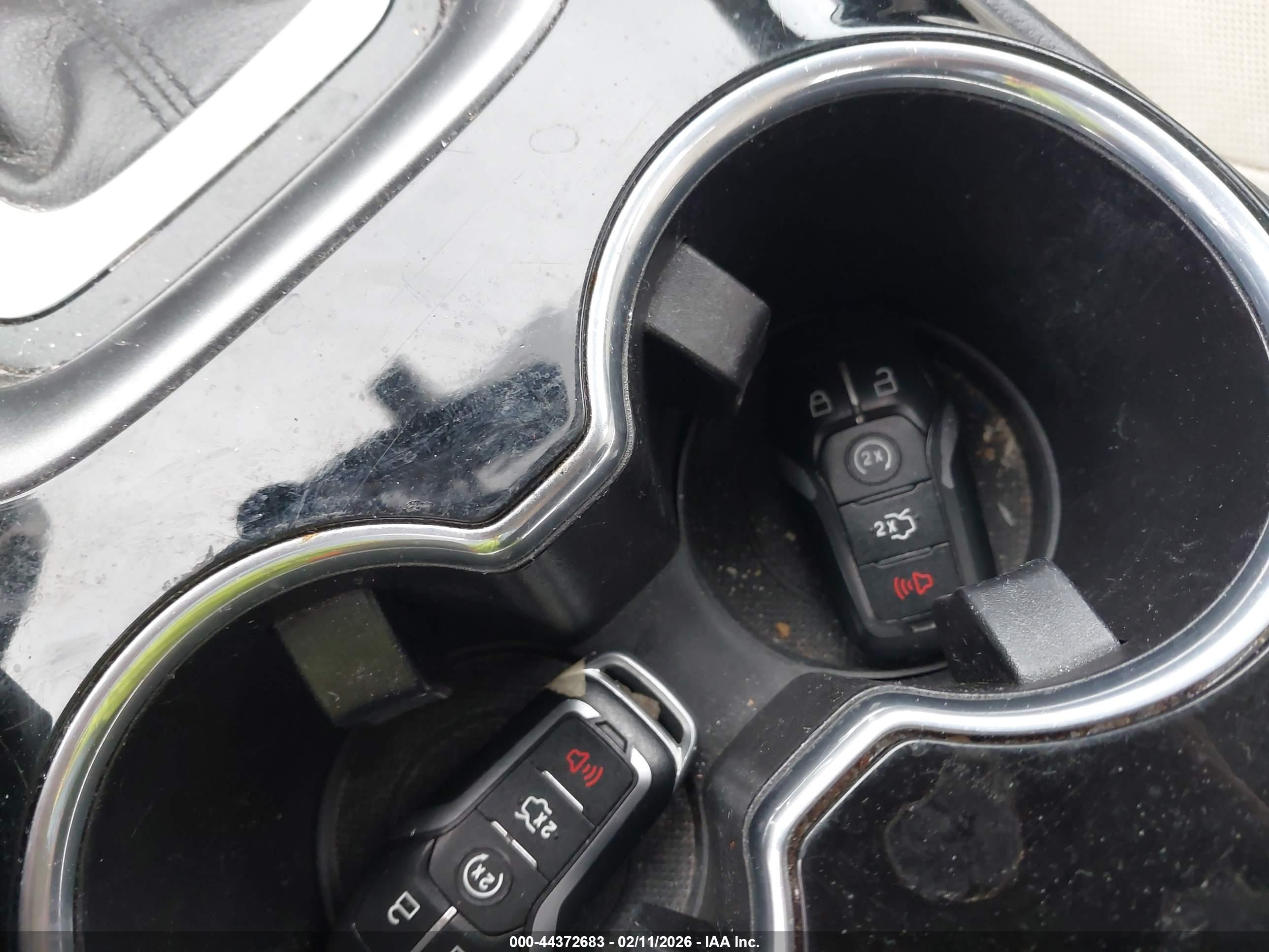 FORD FUSION image 11