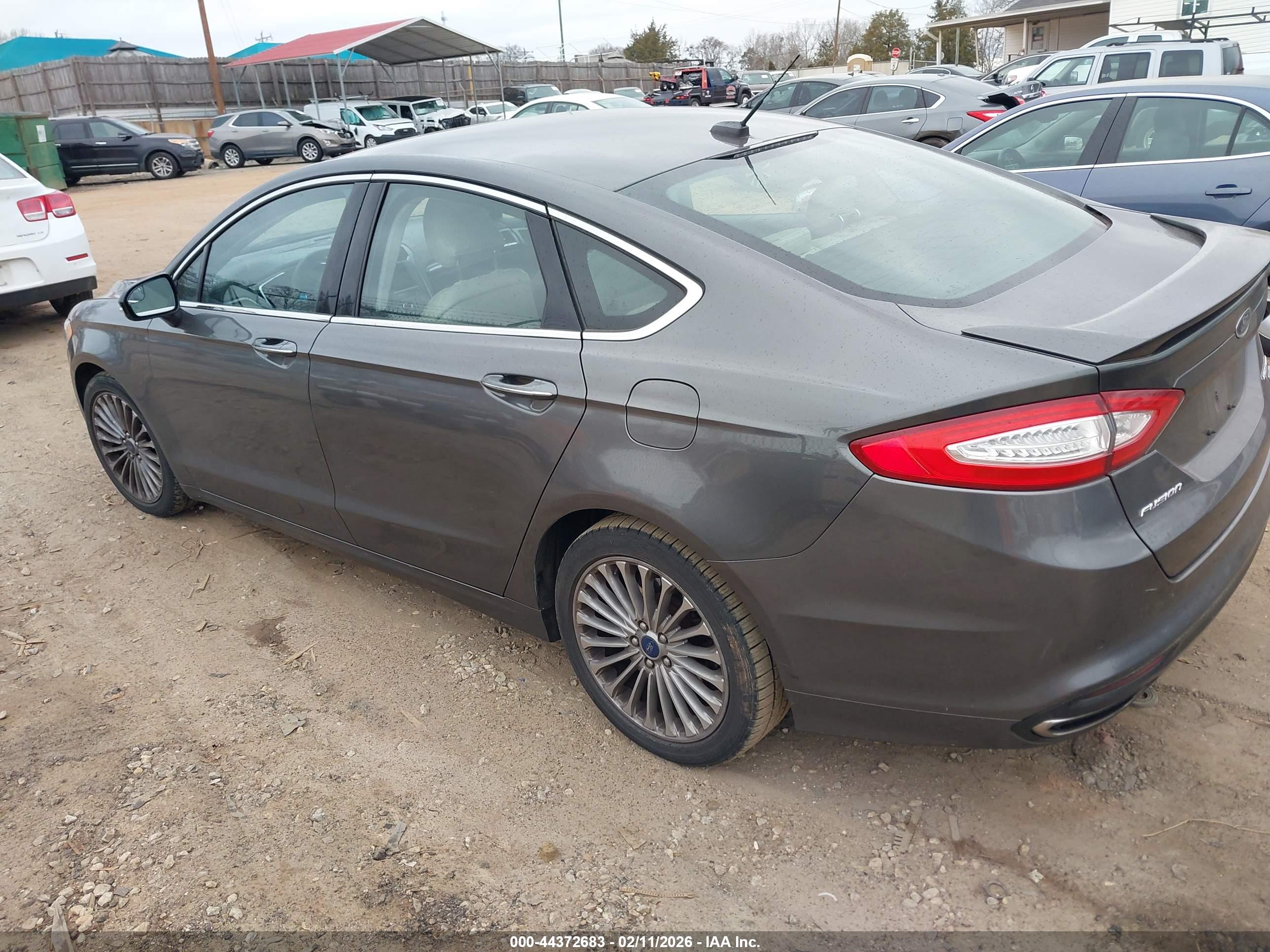 FORD FUSION image 3