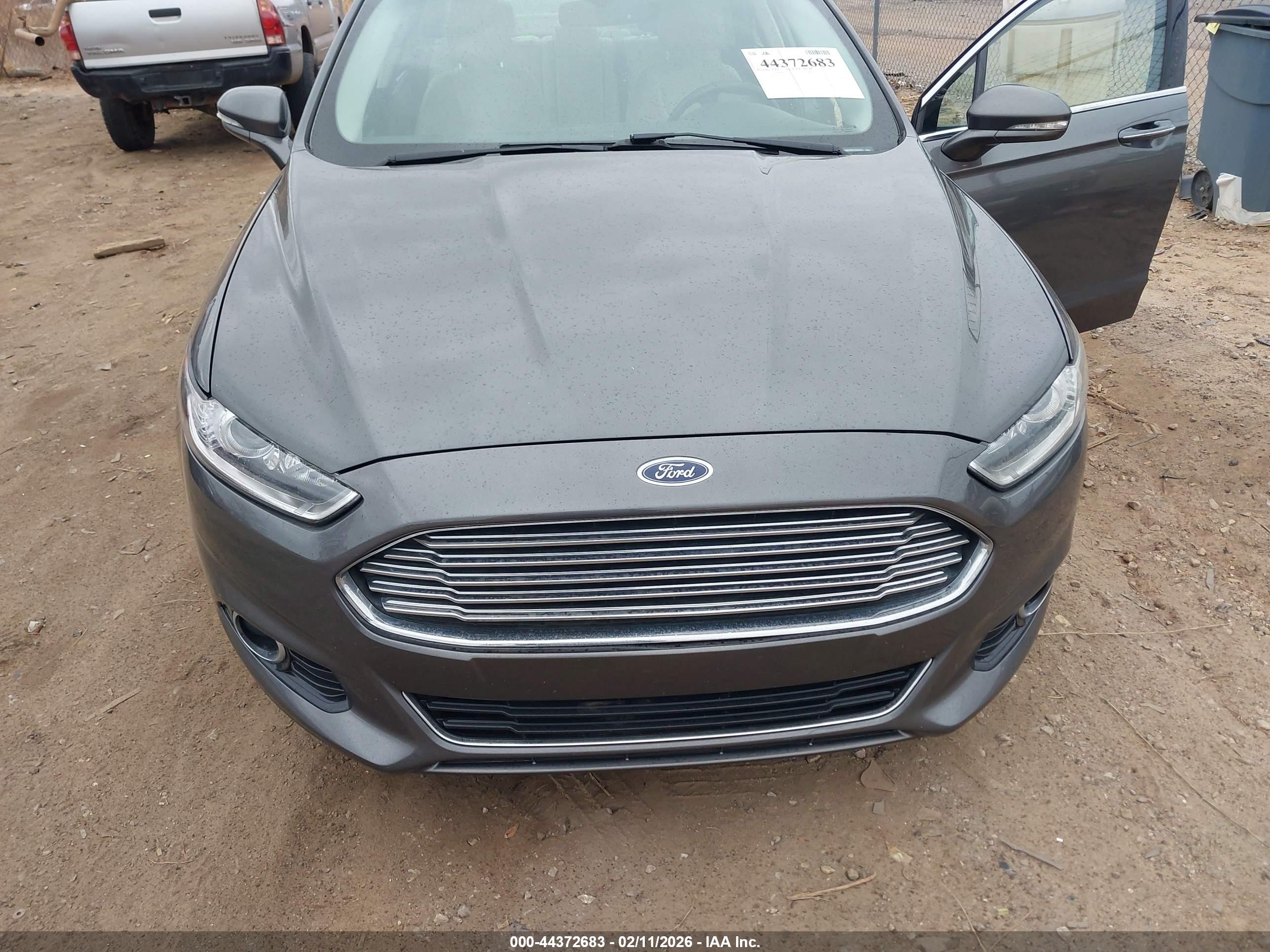FORD FUSION image 6