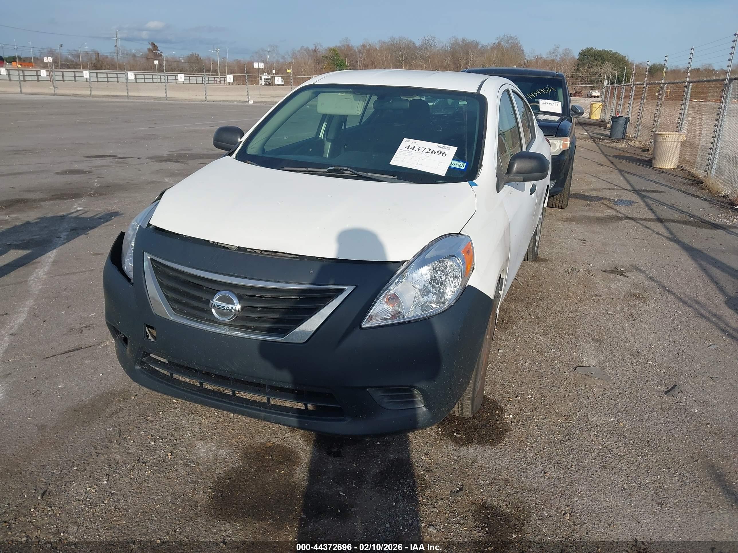 NISSAN VERSA image 2