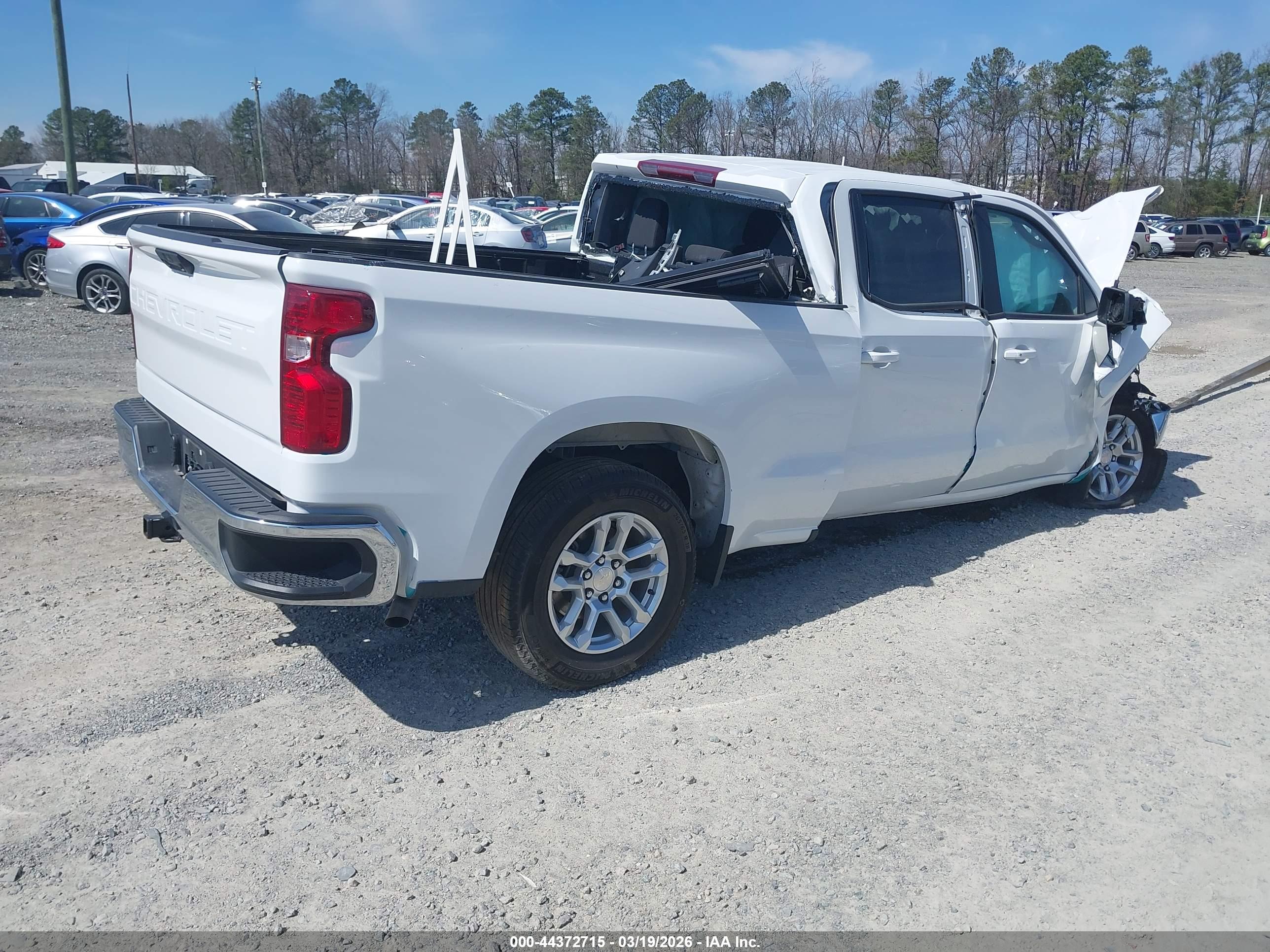 CHEVROLET SILVERADO image 4