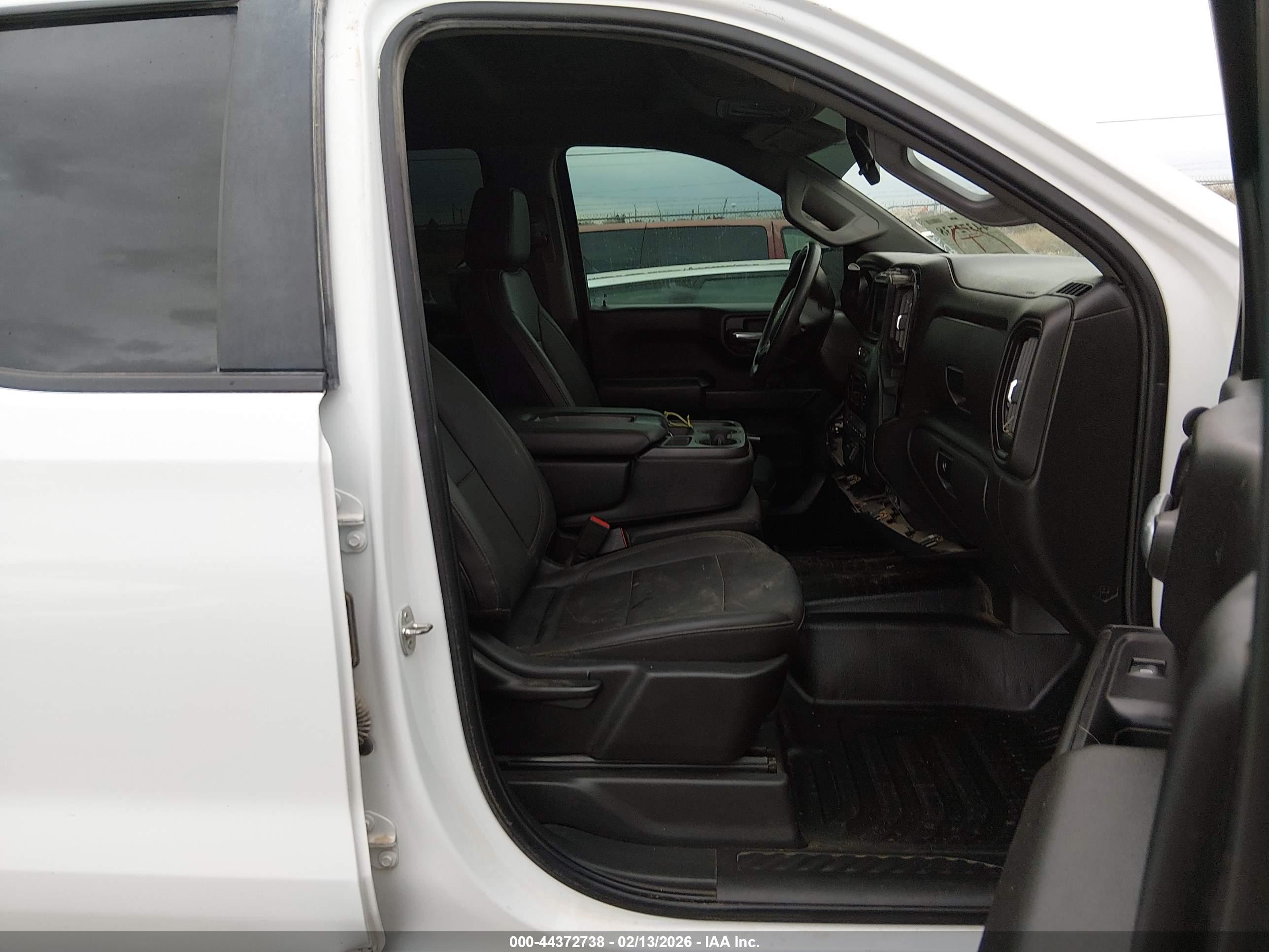 CHEVROLET SILVERADO image 5