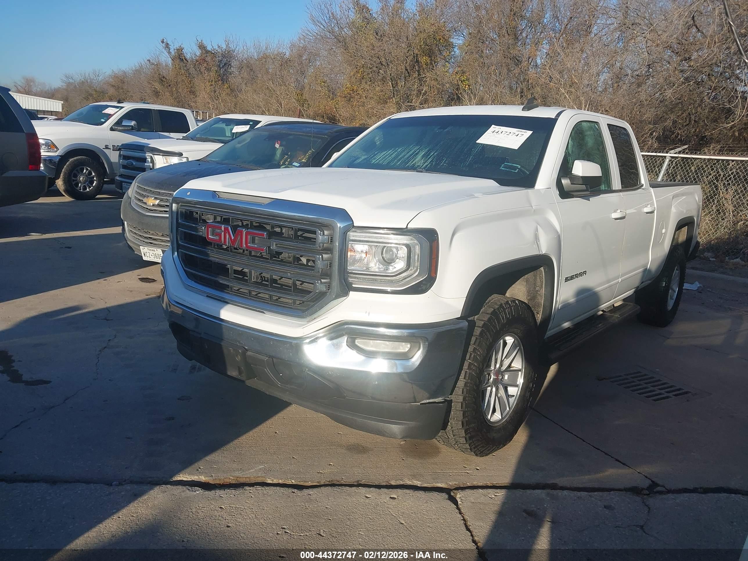 GMC SIERRA image 2