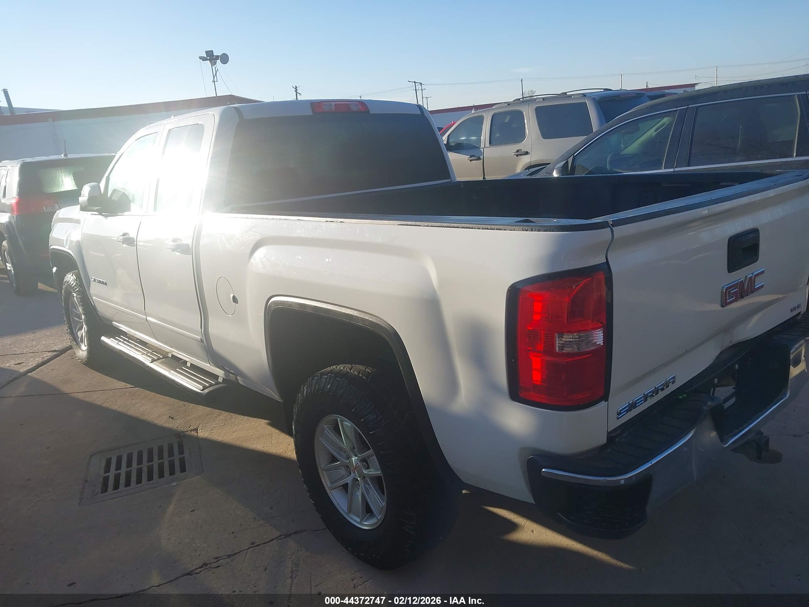 GMC SIERRA image 3