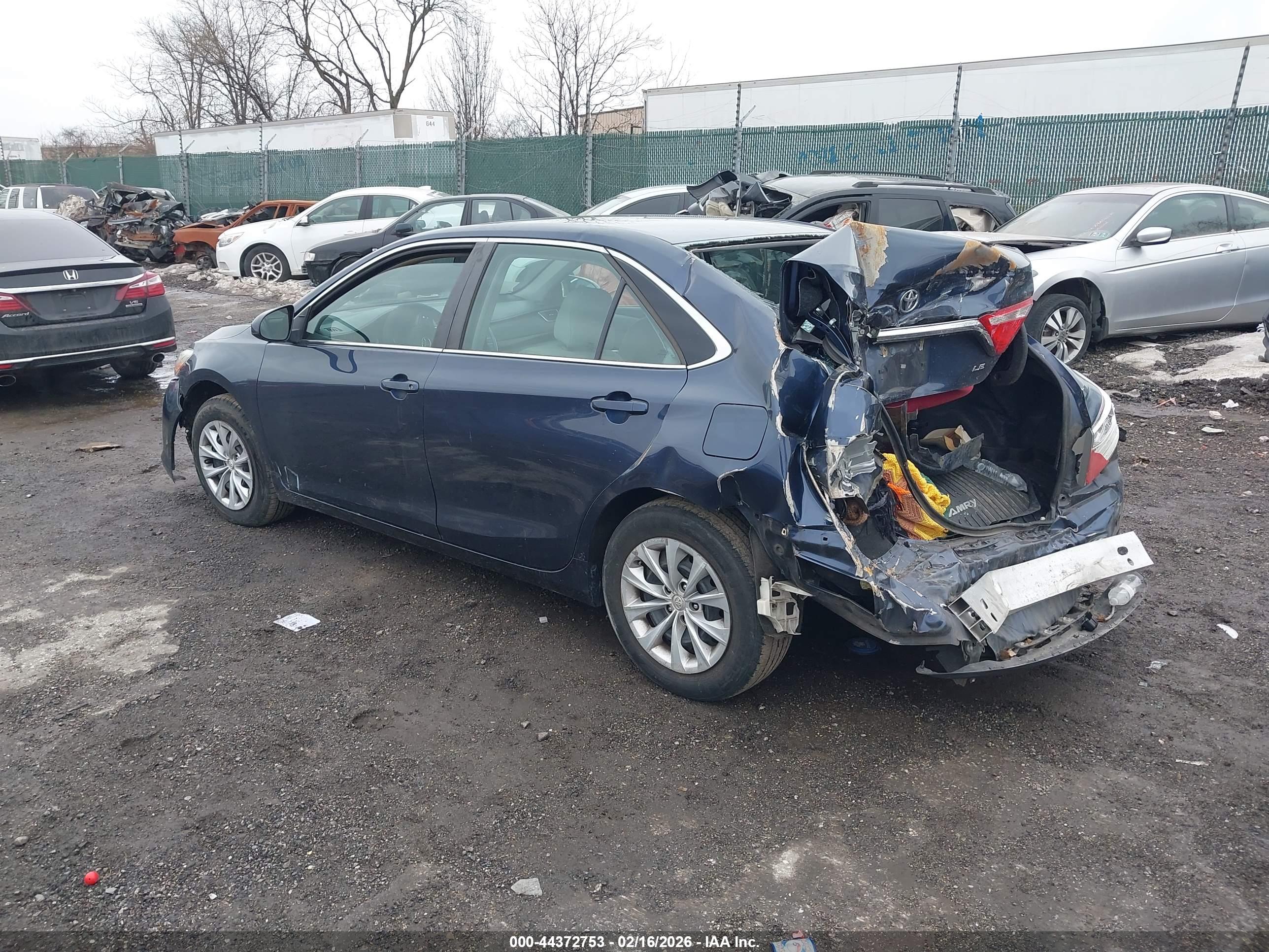 TOYOTA CAMRY image 3