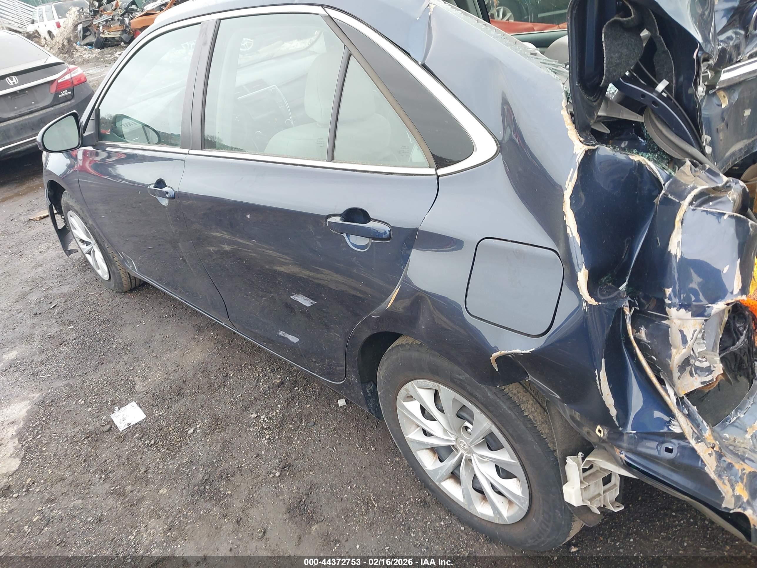TOYOTA CAMRY image 6