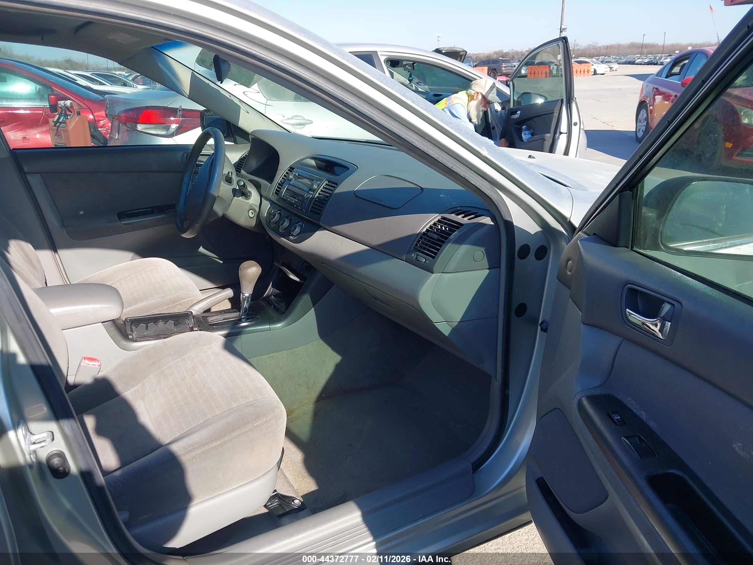 TOYOTA CAMRY image 5