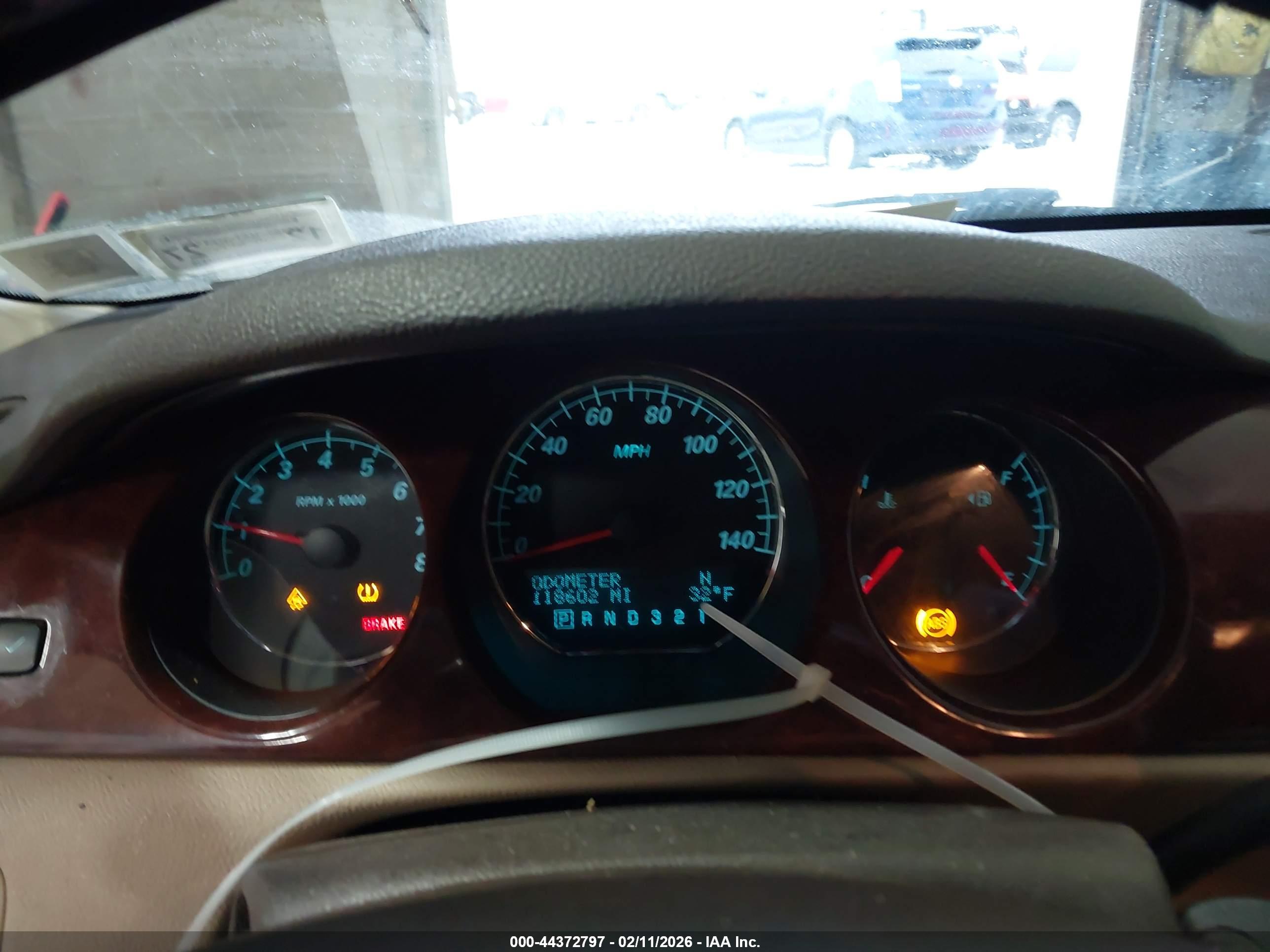 BUICK LUCERNE image 7
