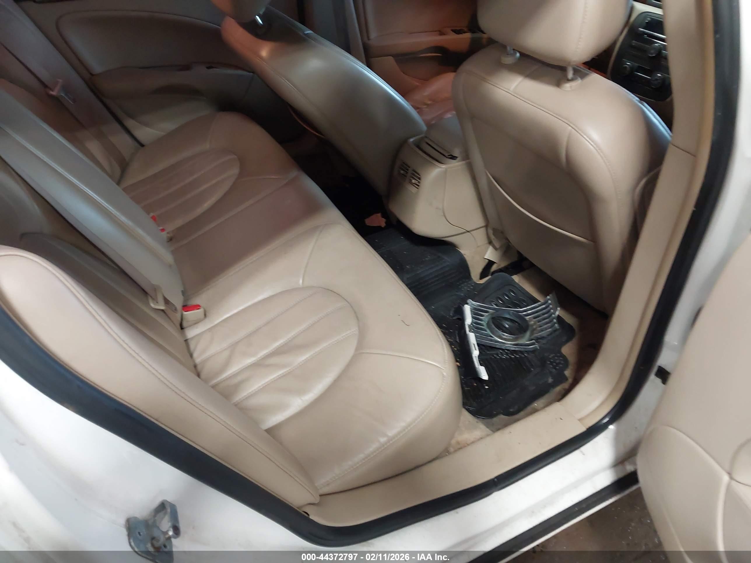 BUICK LUCERNE image 8