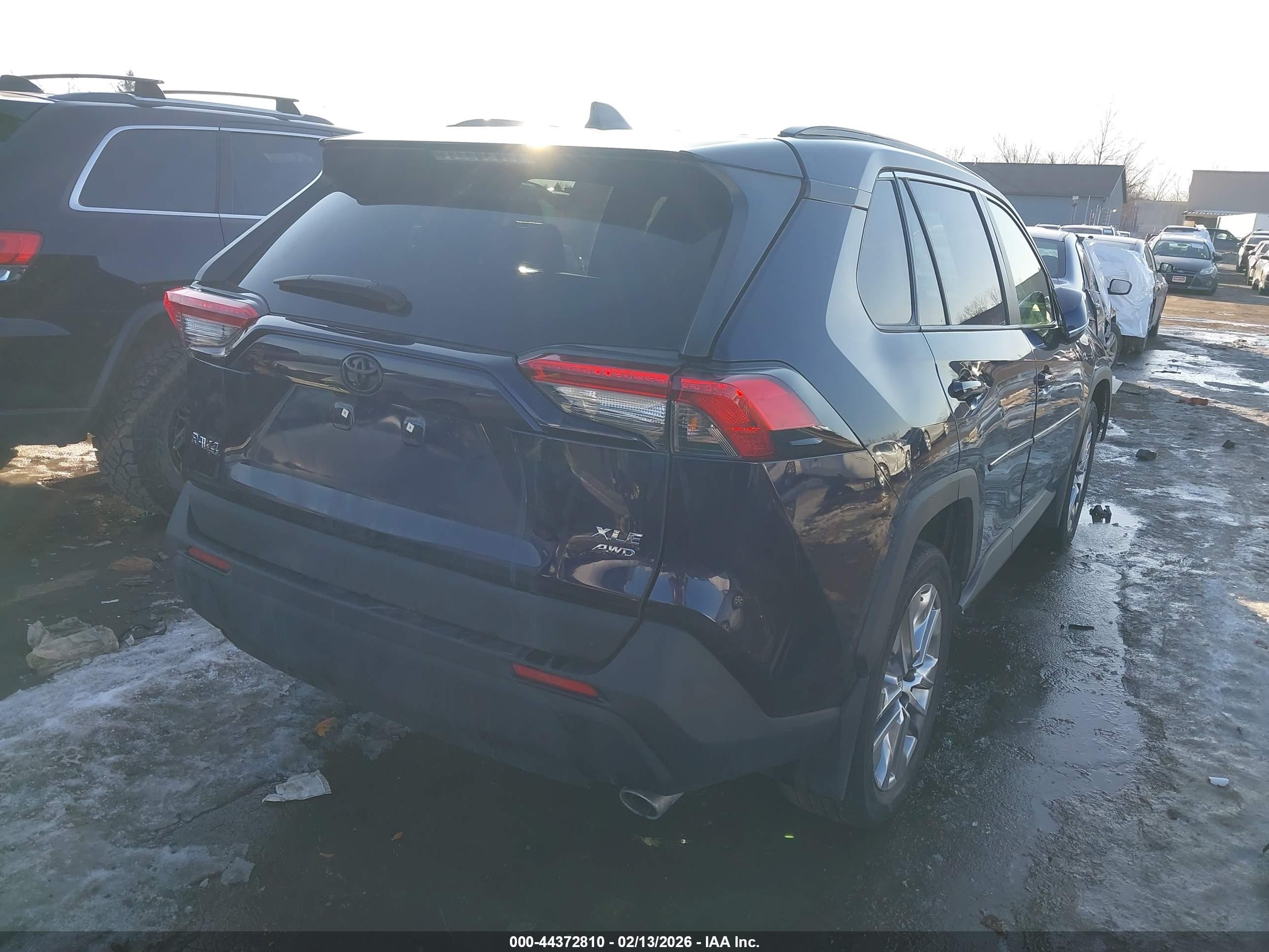 TOYOTA RAV4 image 4