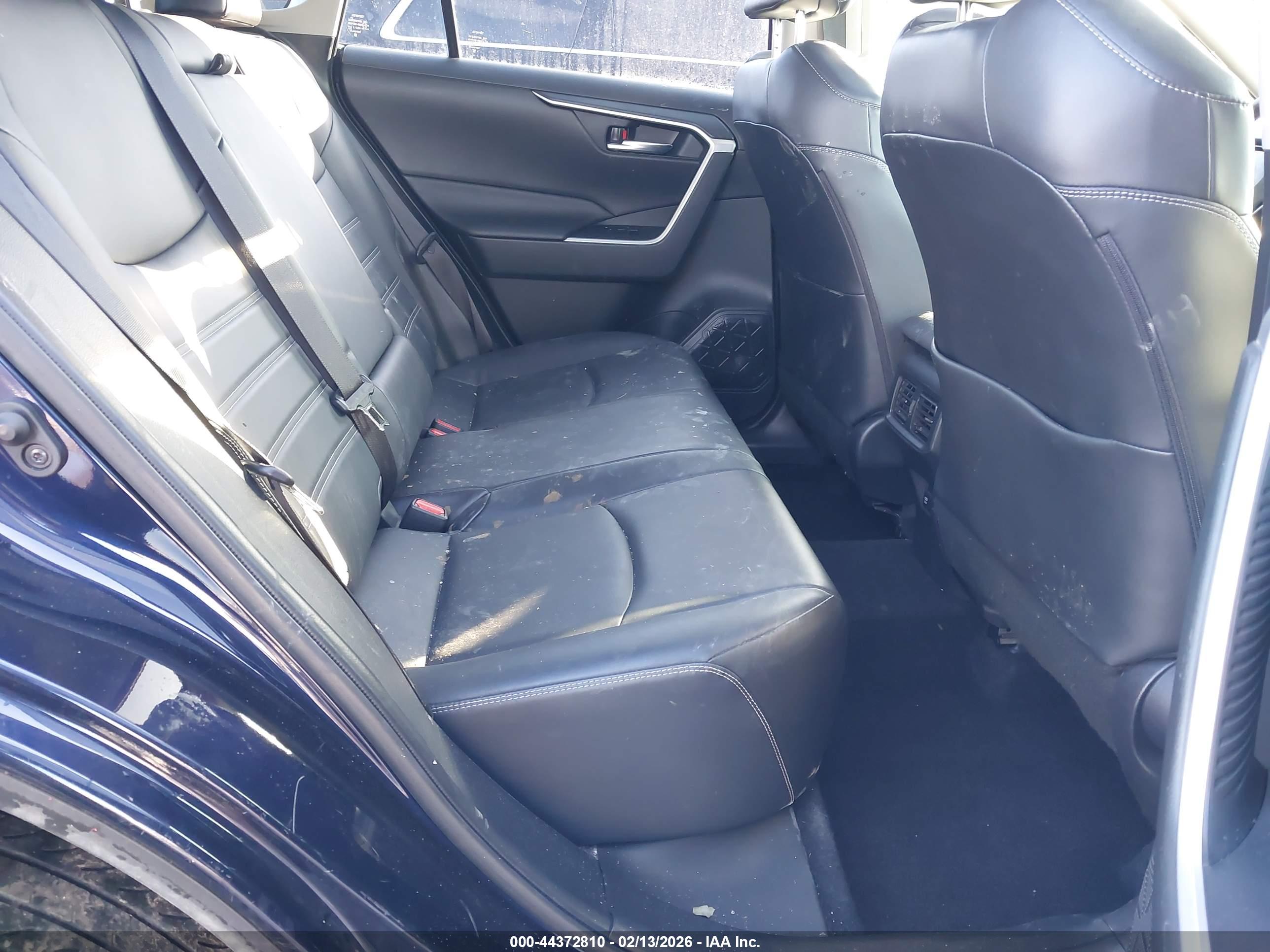 TOYOTA RAV4 image 8