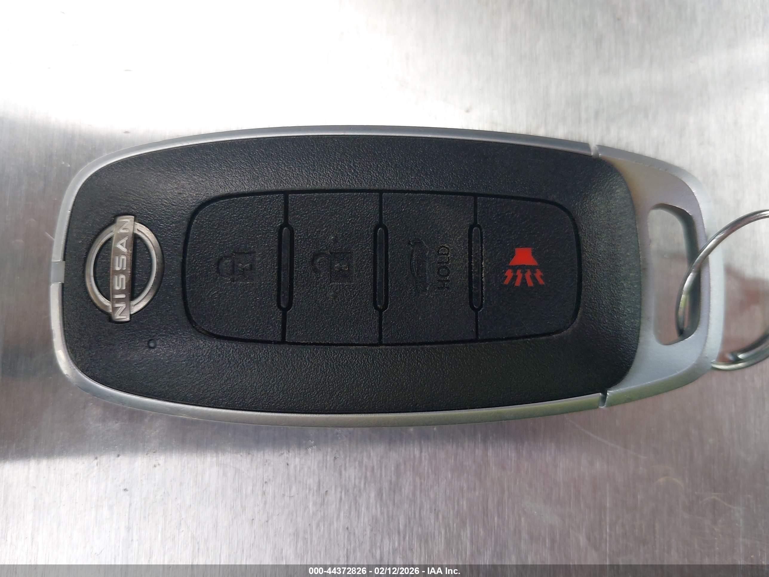 NISSAN VERSA image 11
