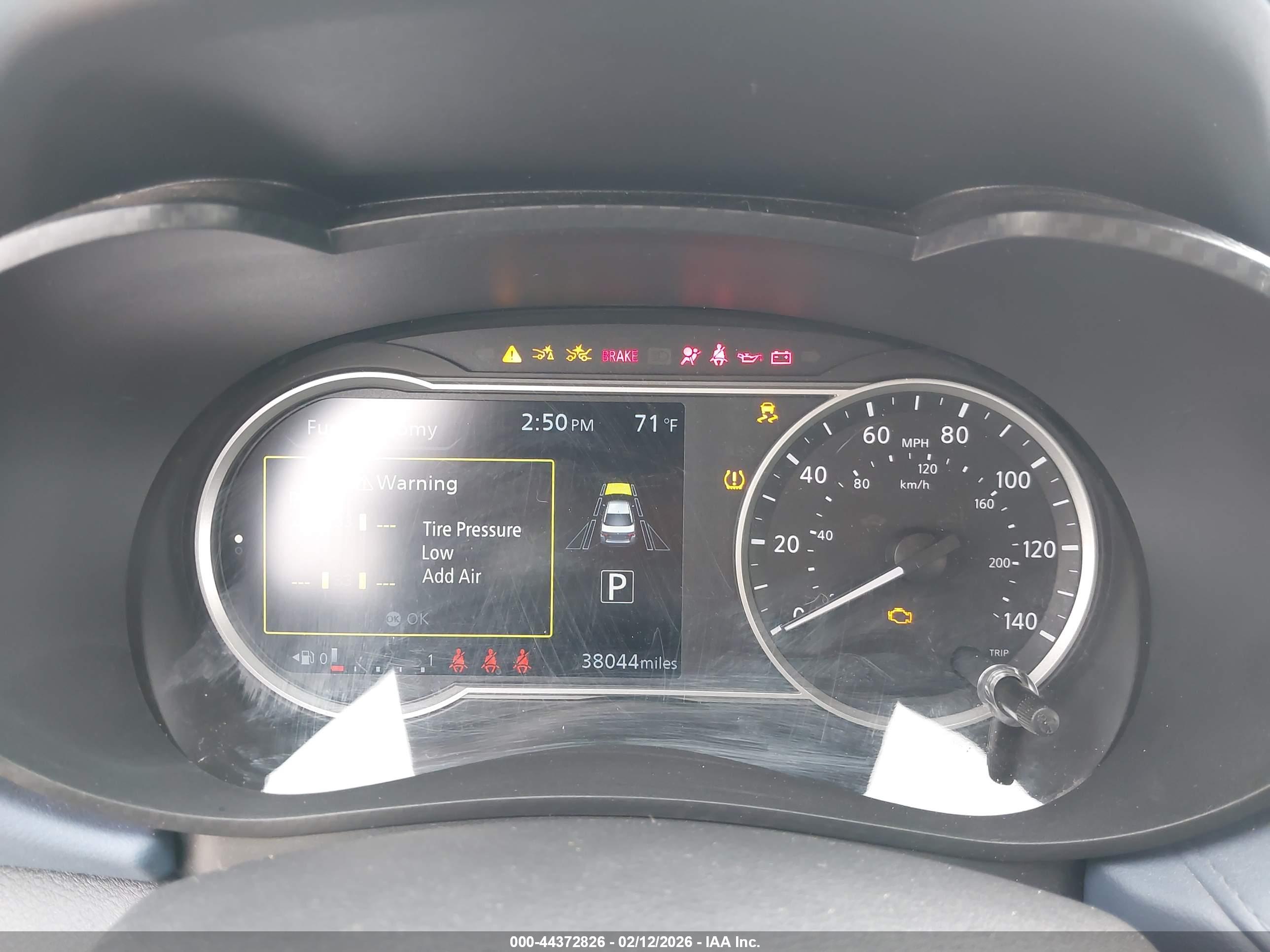 NISSAN VERSA image 7