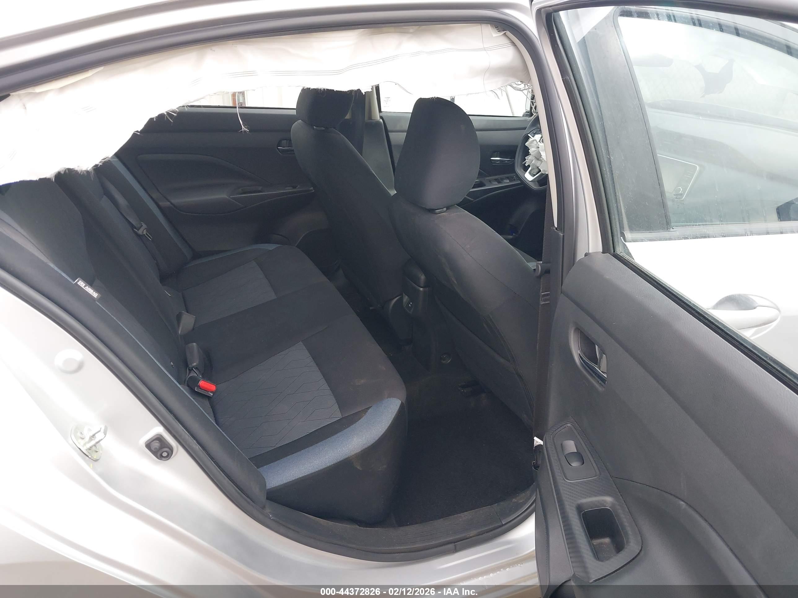 NISSAN VERSA image 8