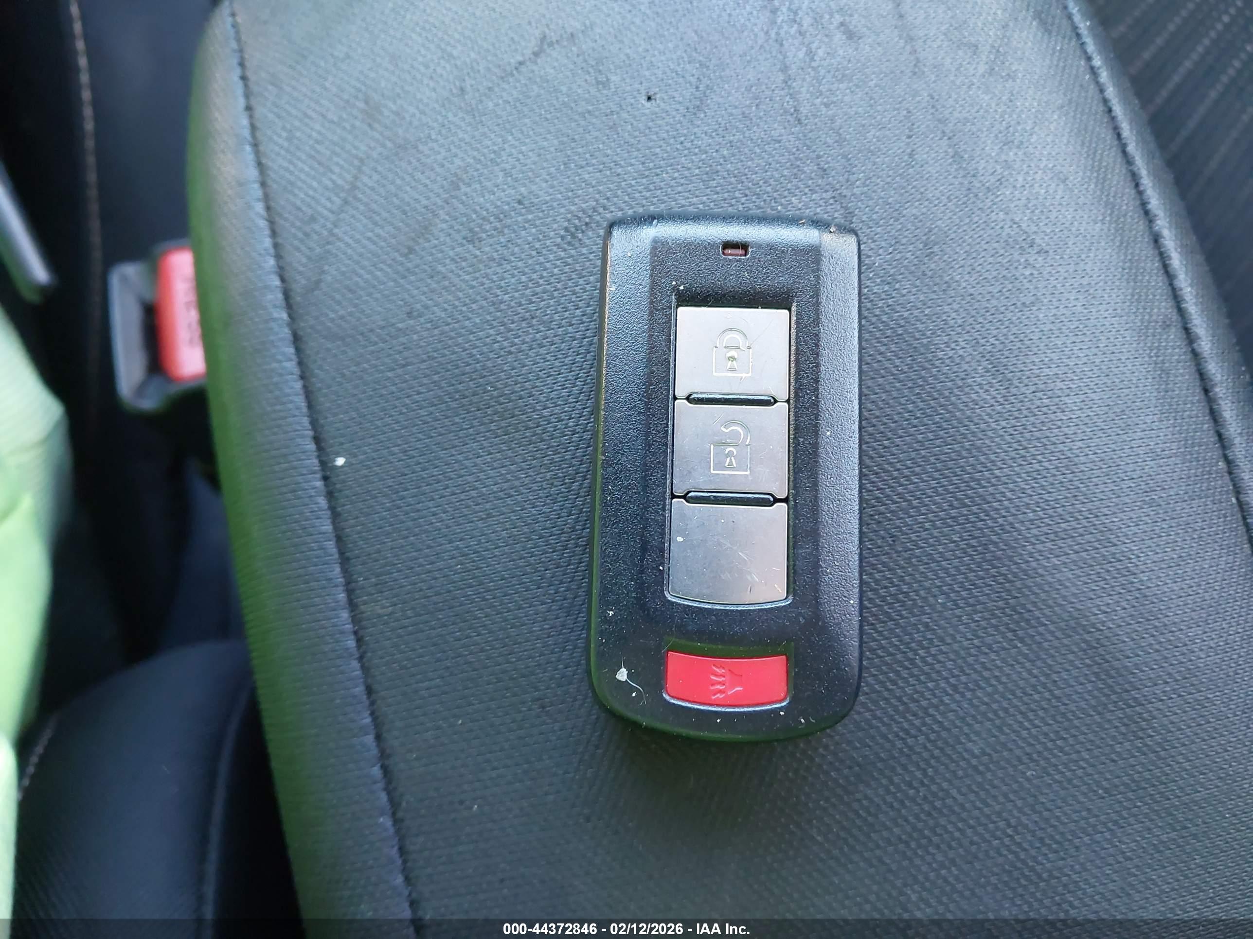 MITSUBISHI OUTLANDER image 11
