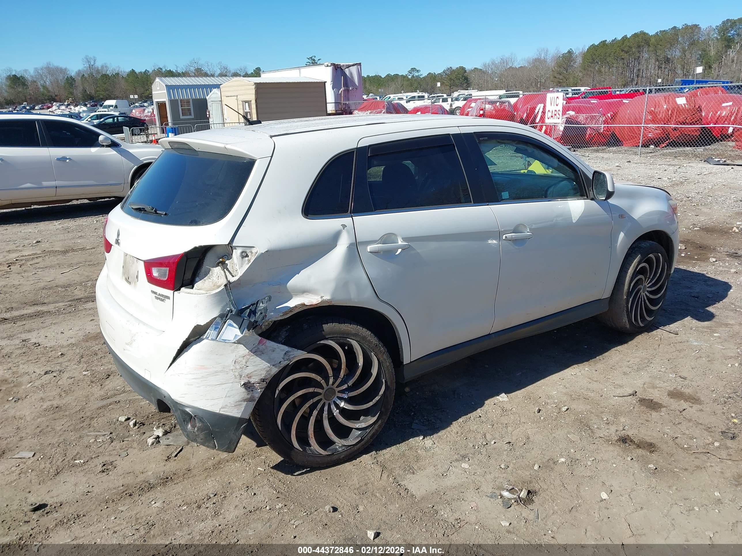 MITSUBISHI OUTLANDER image 4