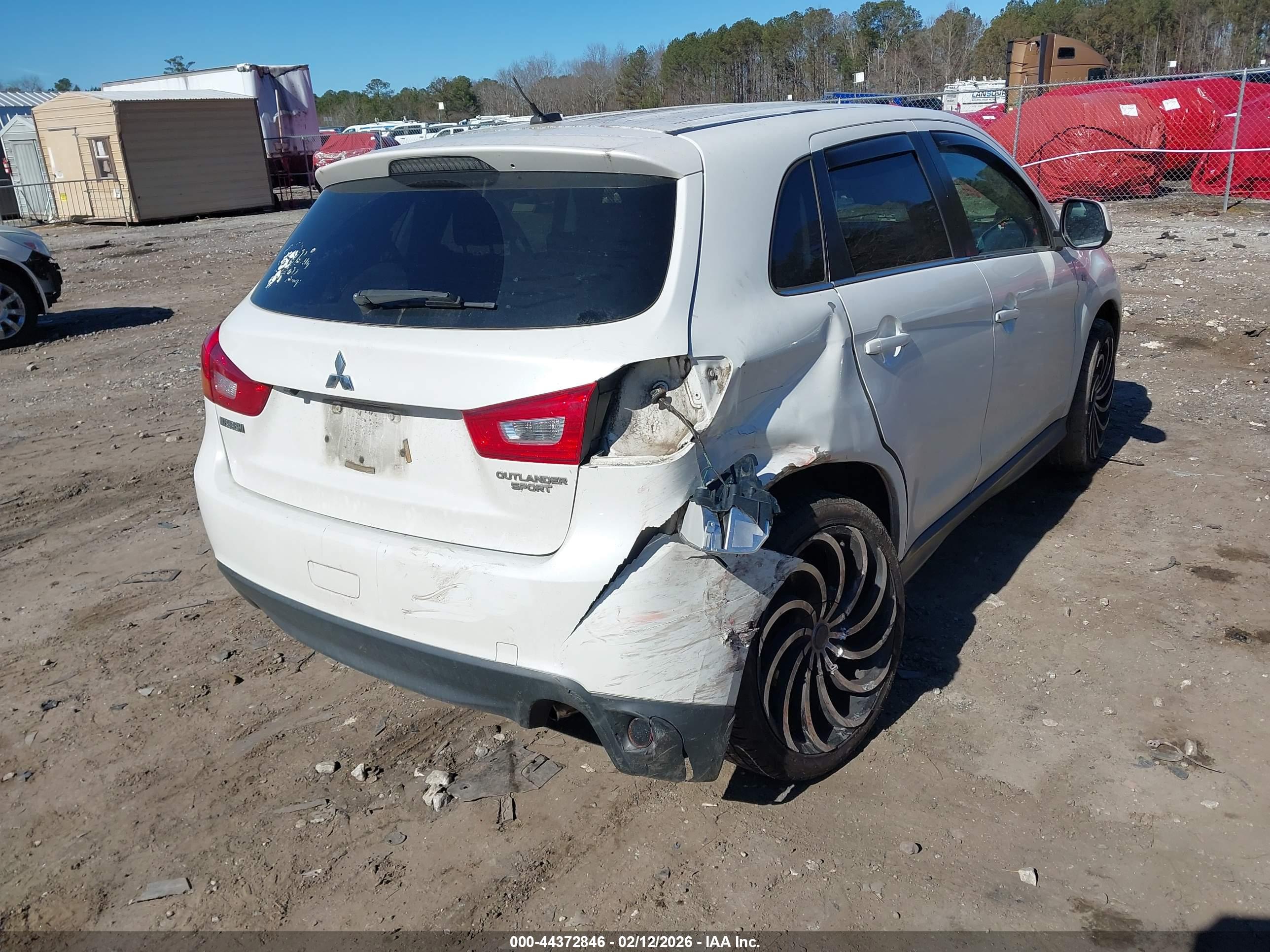 MITSUBISHI OUTLANDER image 6