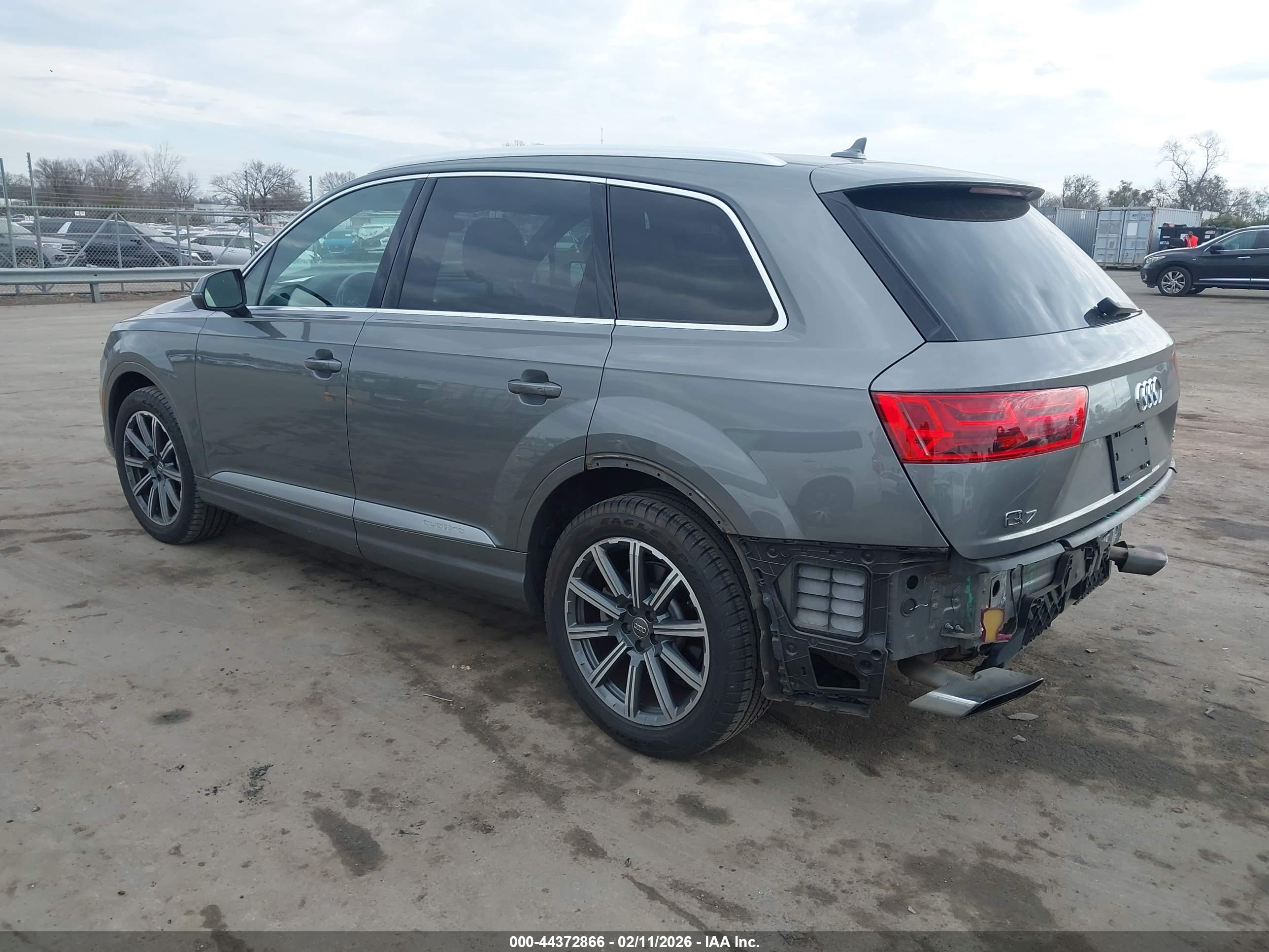 AUDI Q7 image 3