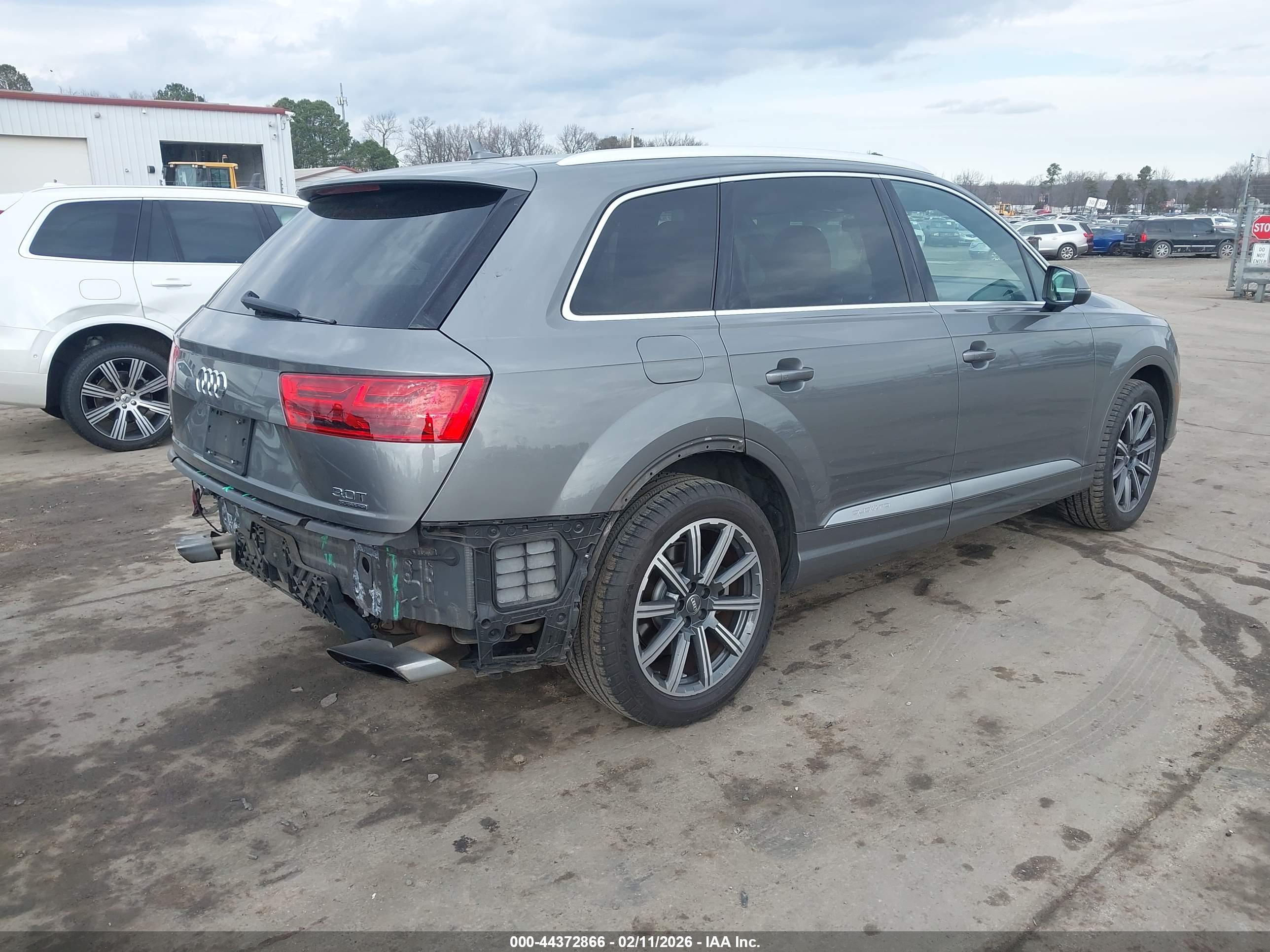 AUDI Q7 image 4