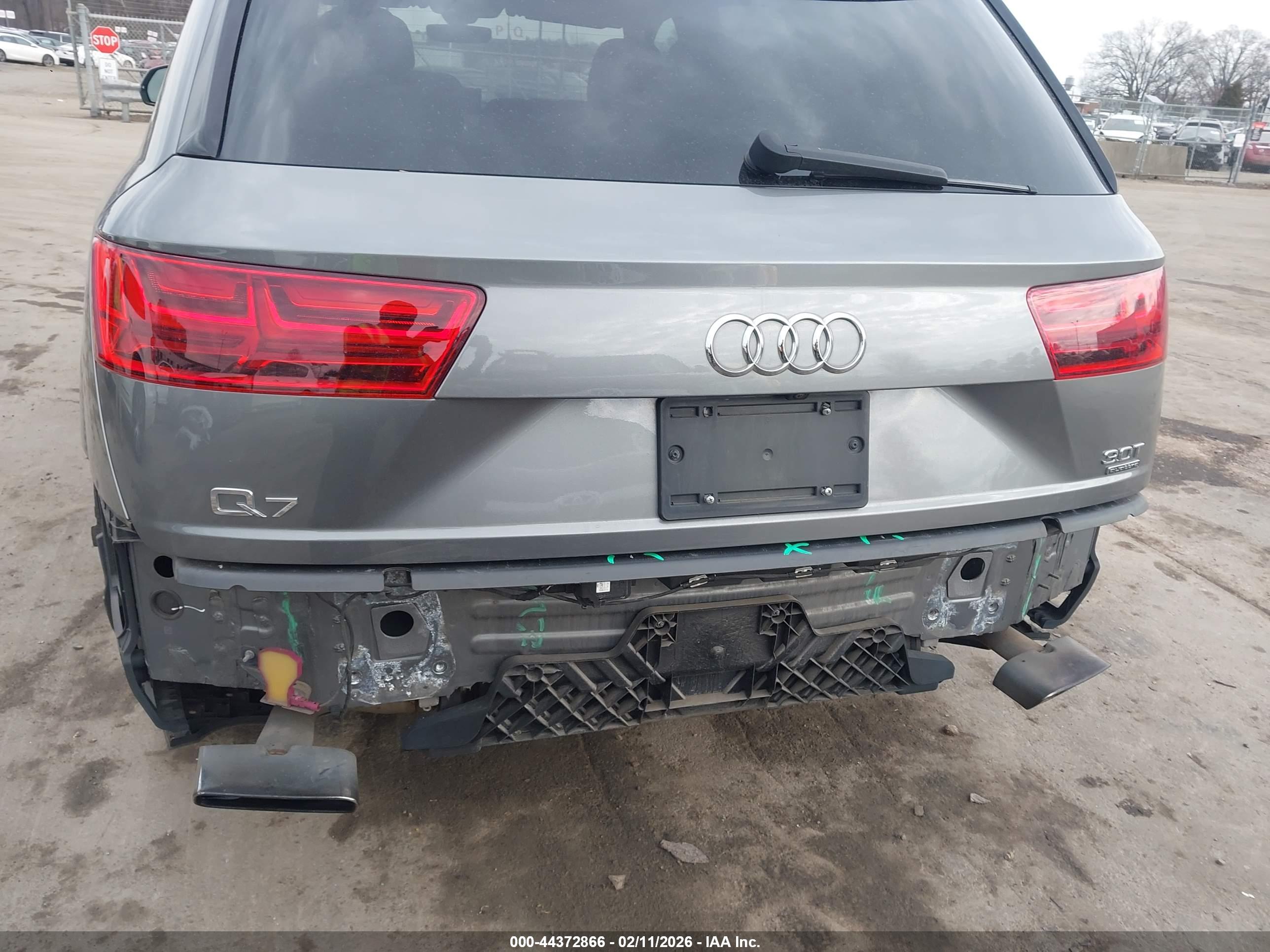 AUDI Q7 image 6