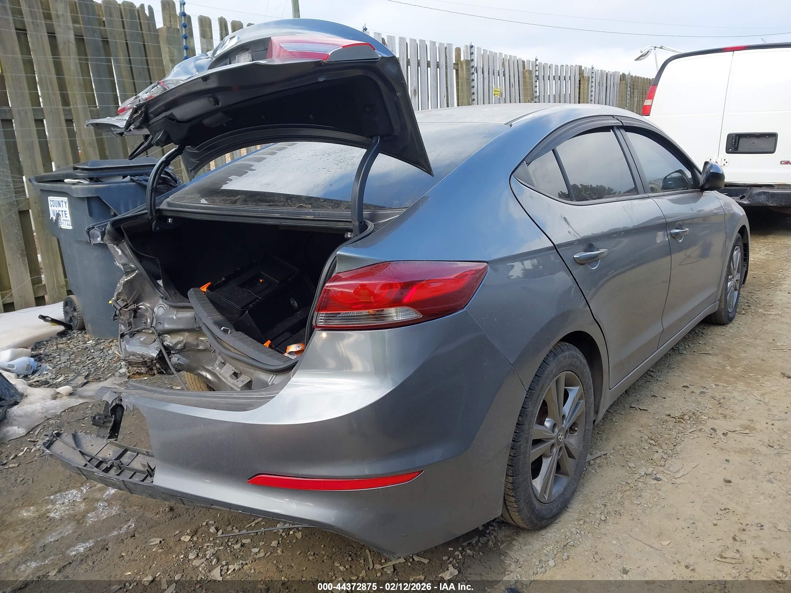 HYUNDAI ELANTRA image 4