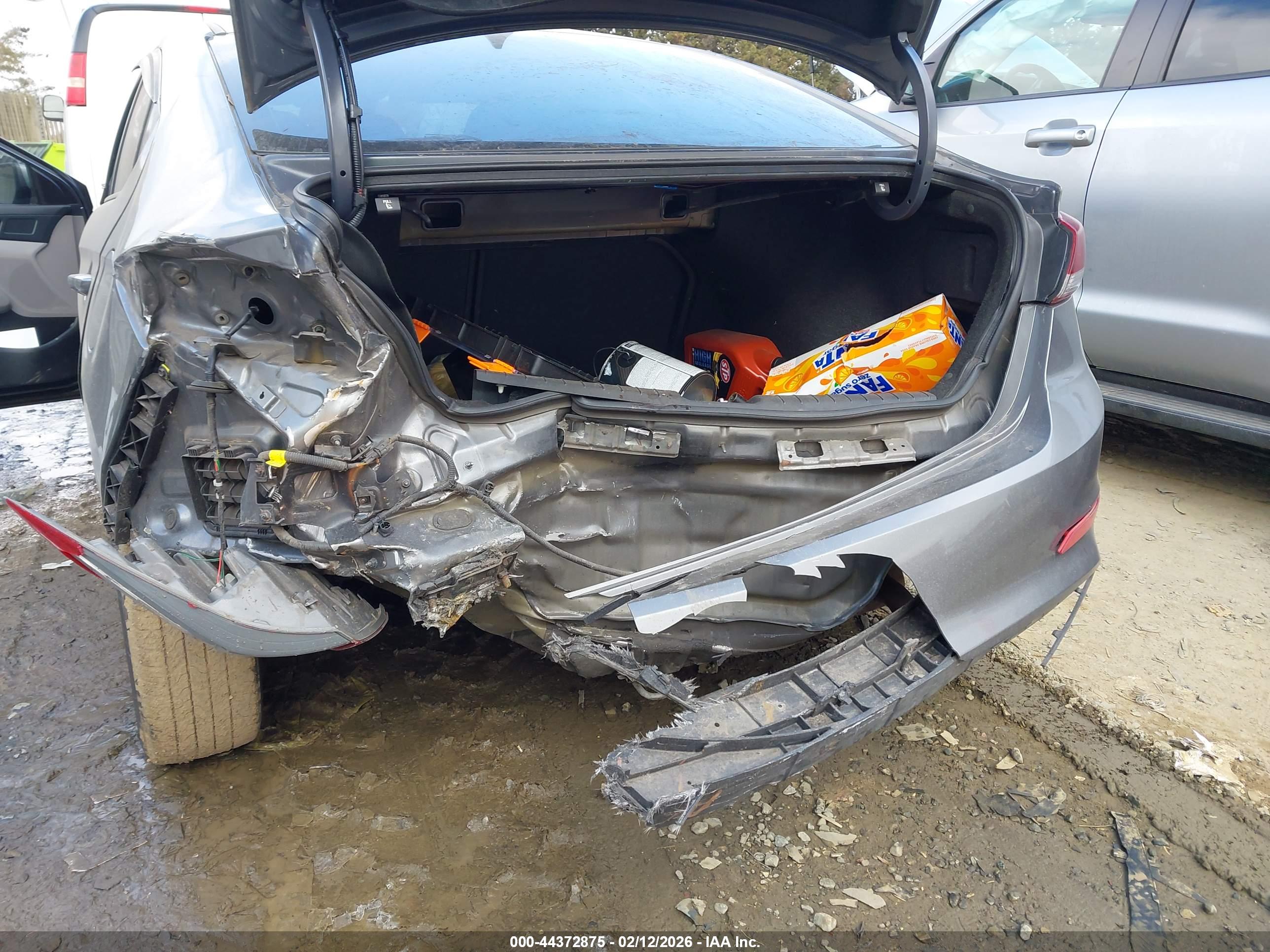 HYUNDAI ELANTRA image 6