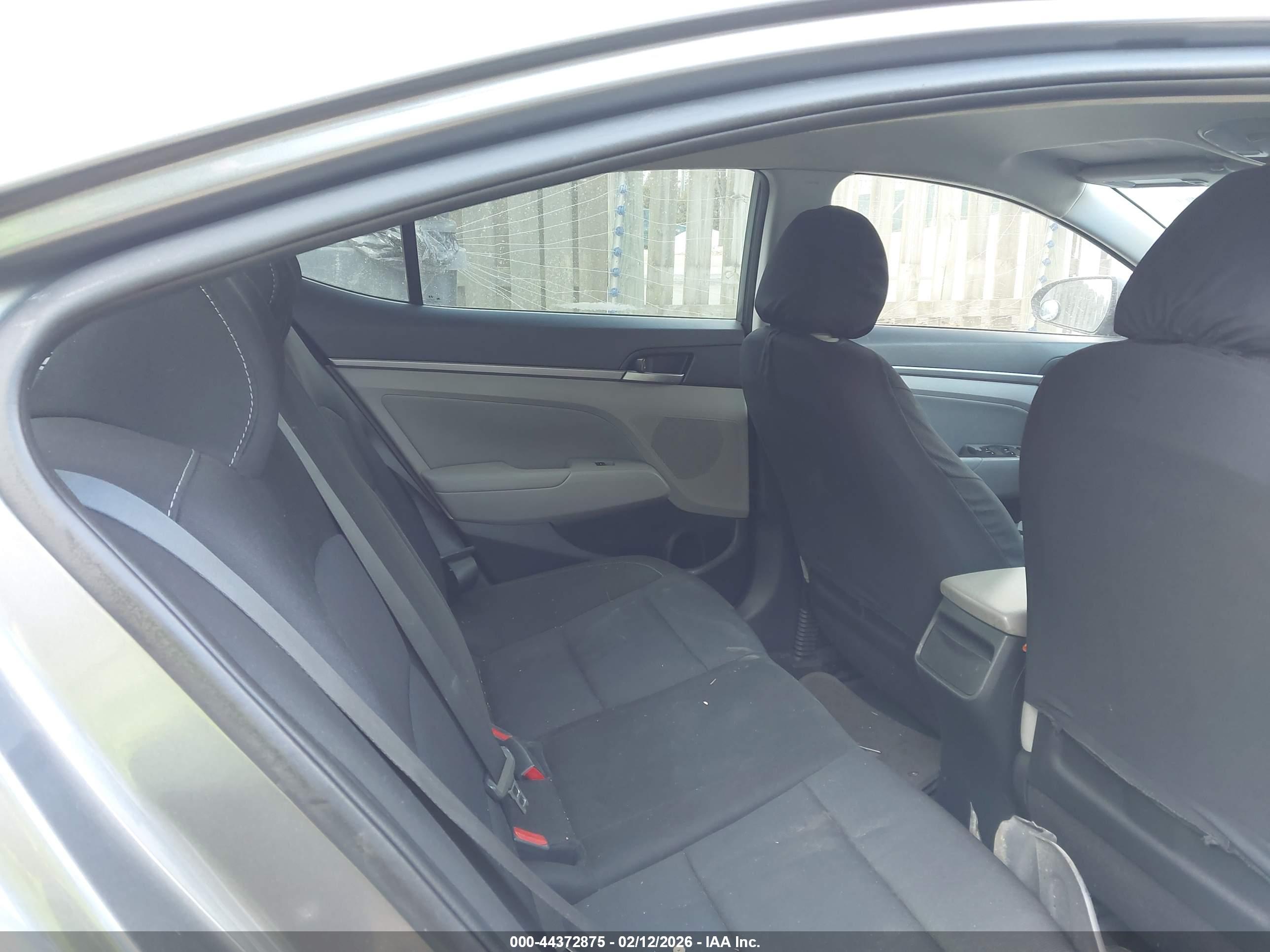 HYUNDAI ELANTRA image 8