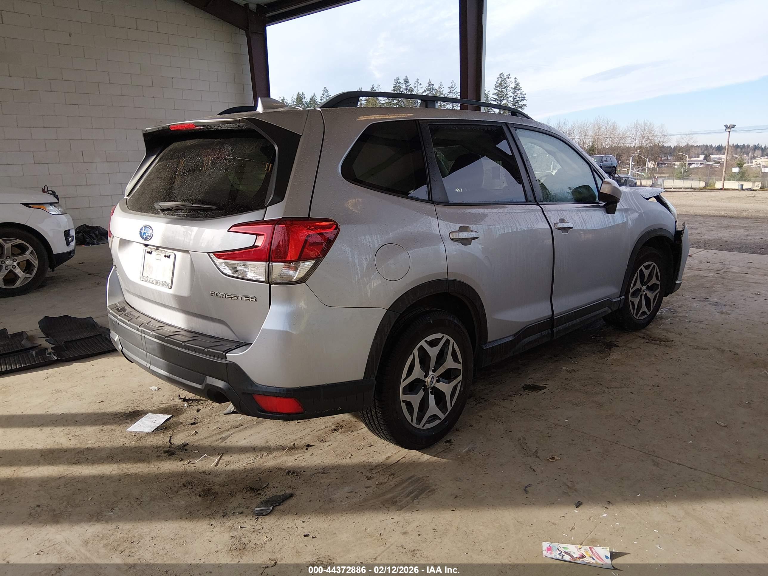 SUBARU FORESTER image 4