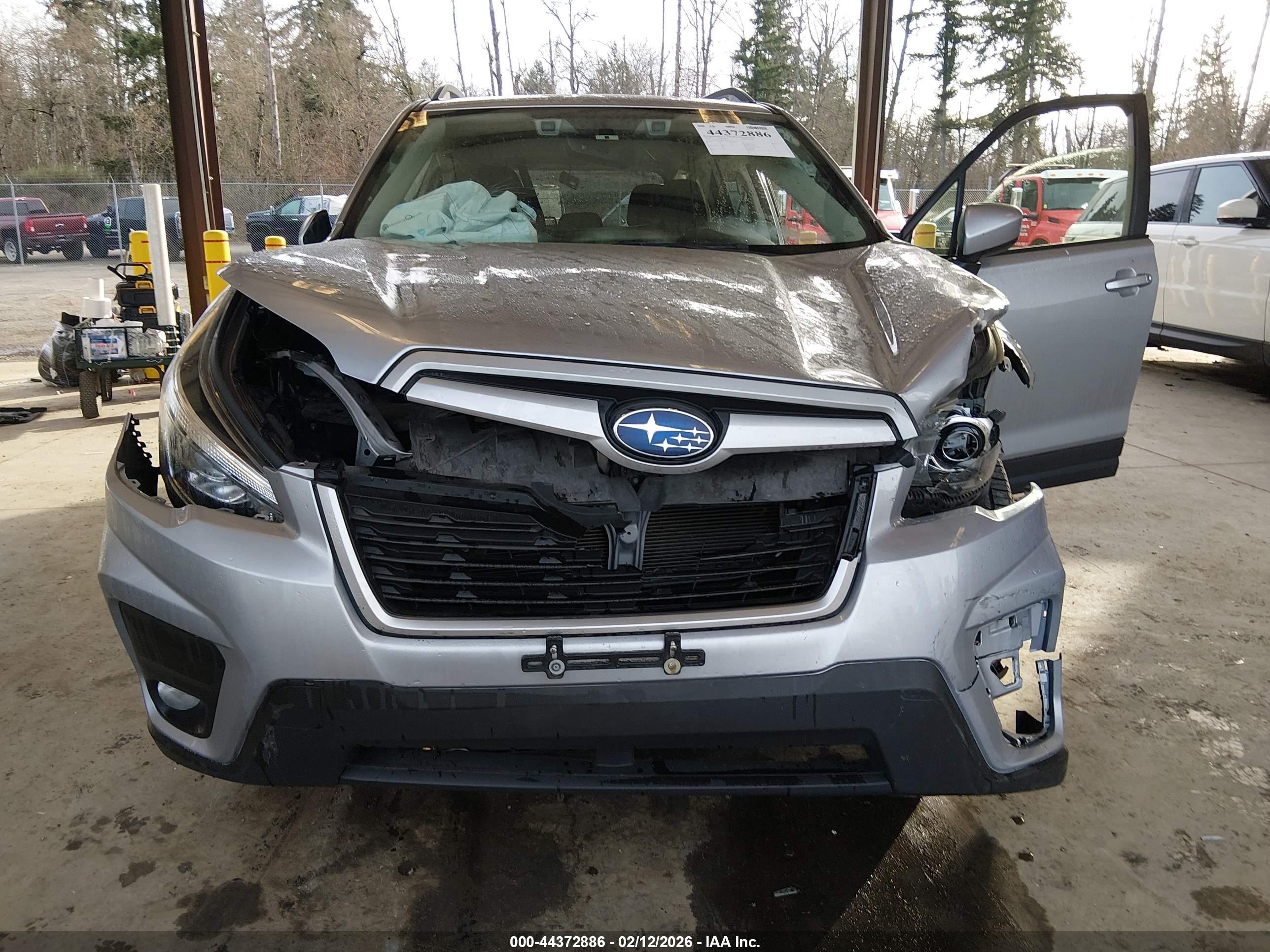 SUBARU FORESTER image 6