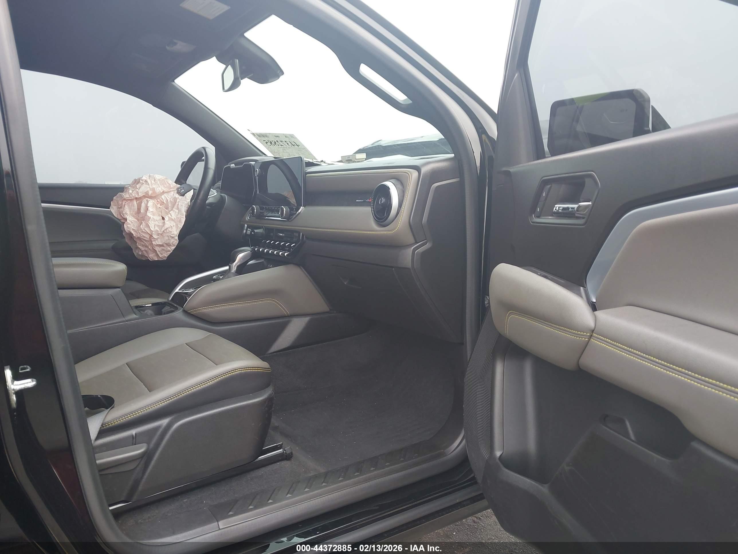 CHEVROLET COLORADO image 5