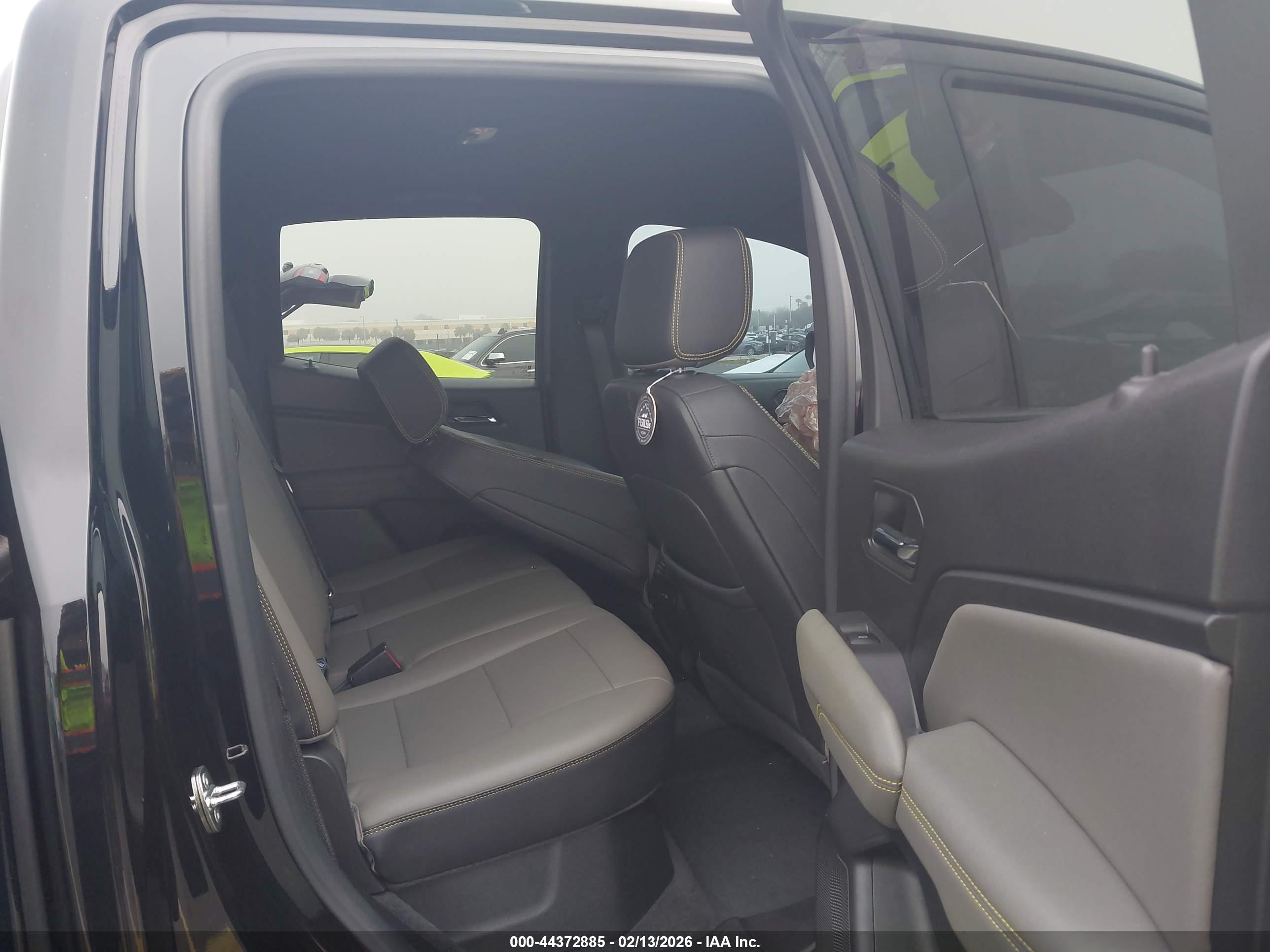 CHEVROLET COLORADO image 8
