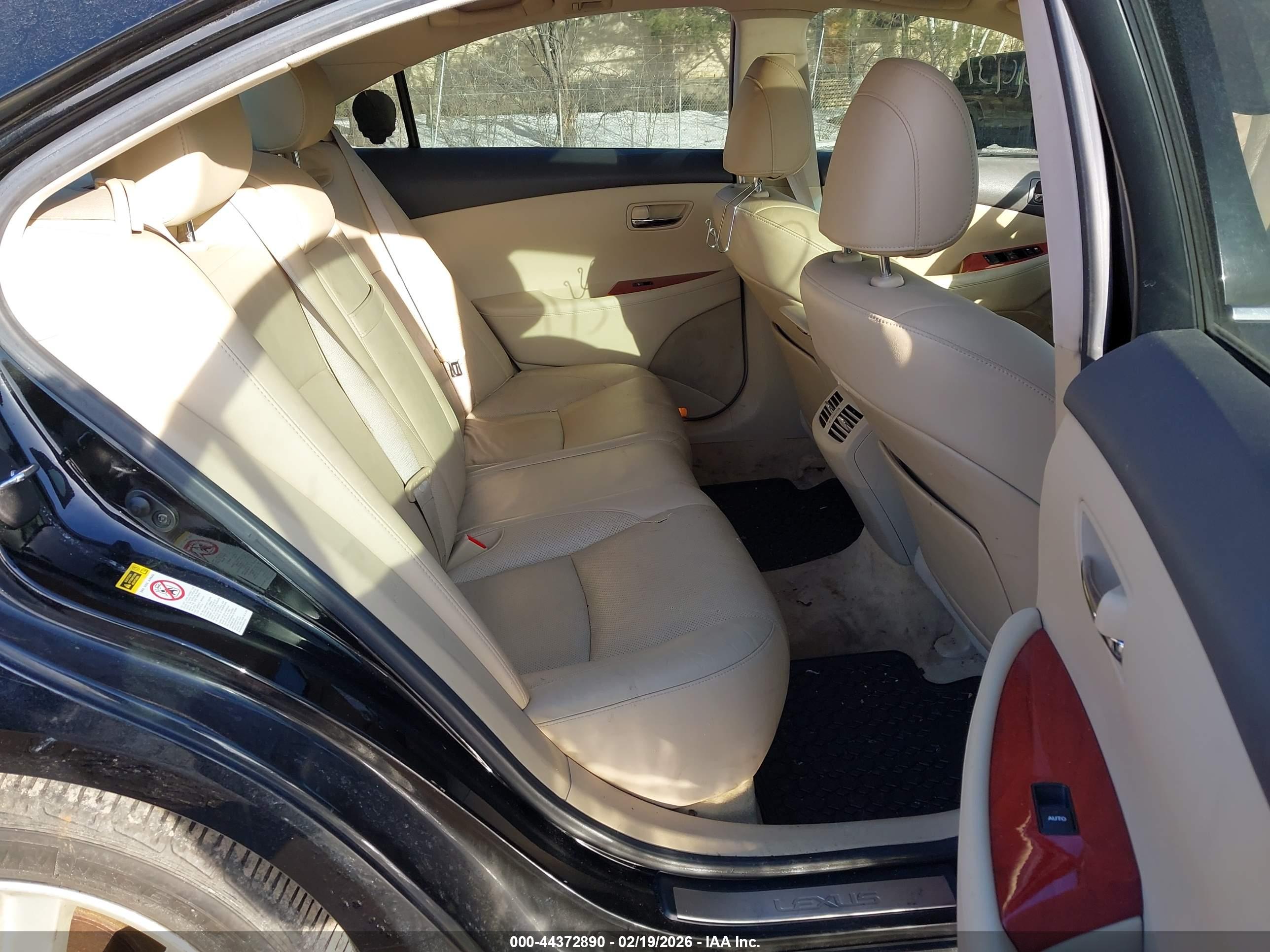 LEXUS ES image 8