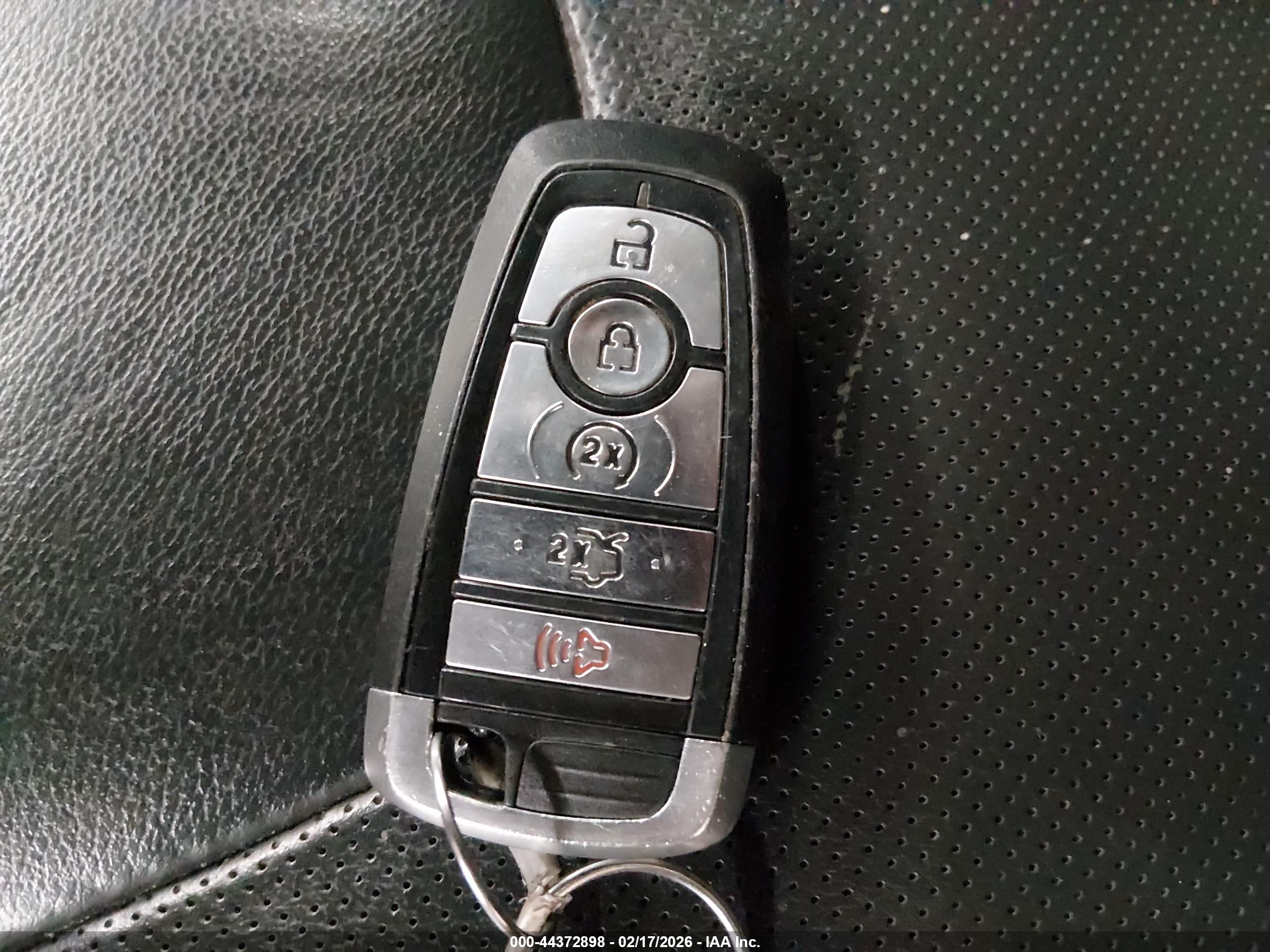FORD FUSION image 11